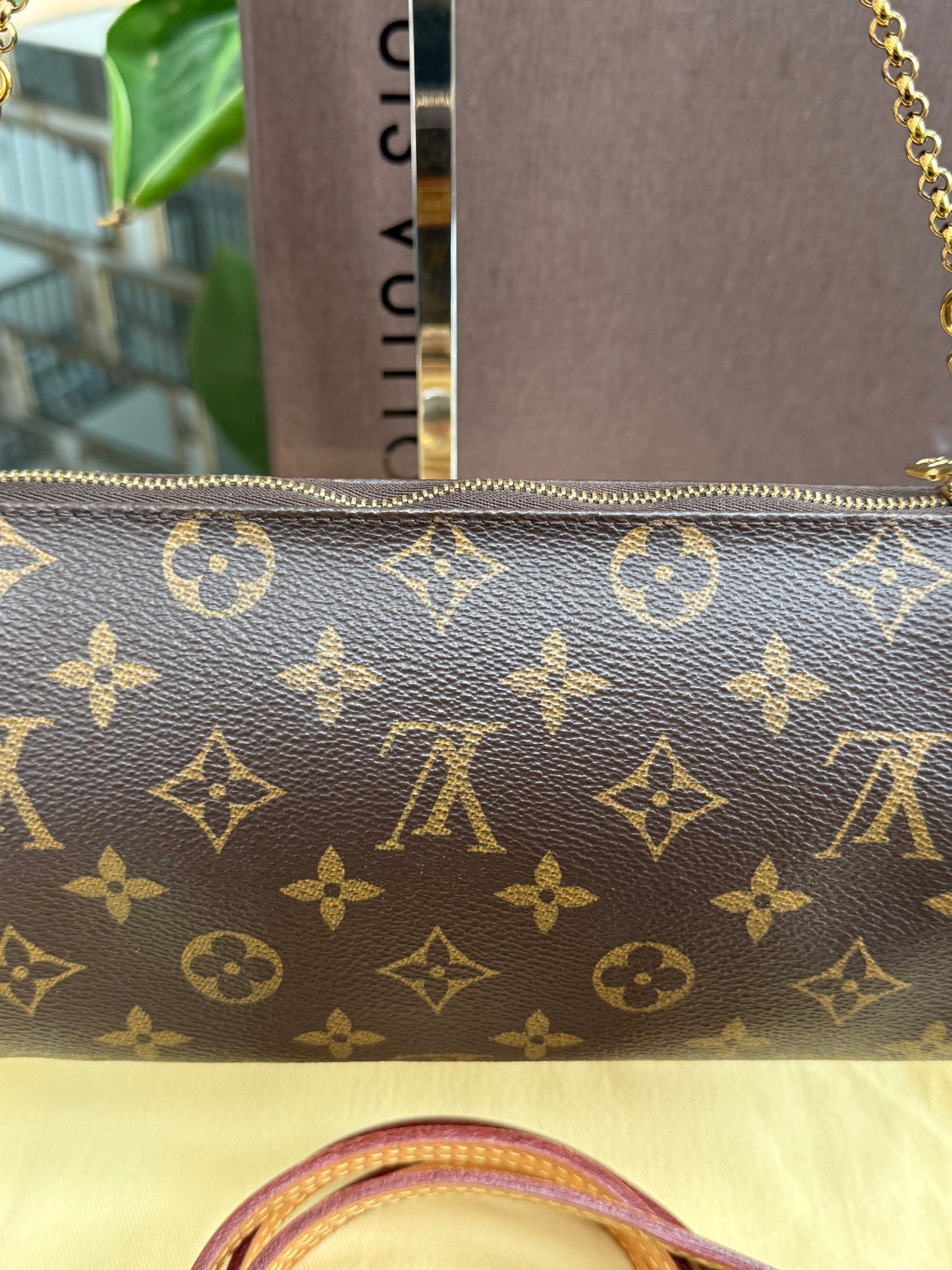 Eva Clutch Crossbody with Dustbag and Box🗓️ Year: 2015