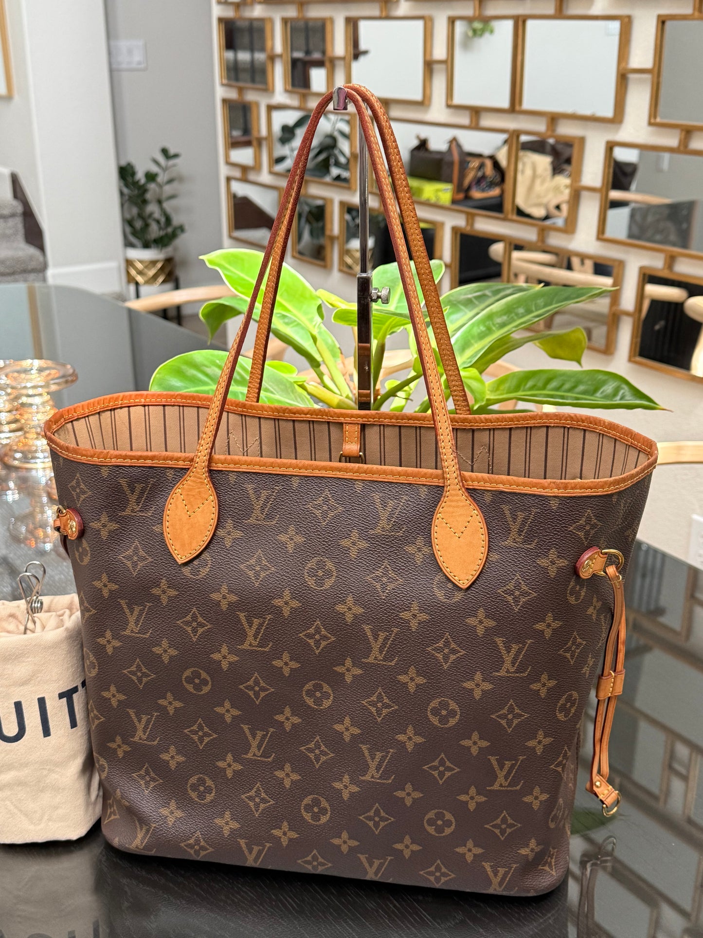 Neverfull MM with Dustbag ๐
Year: 2016
