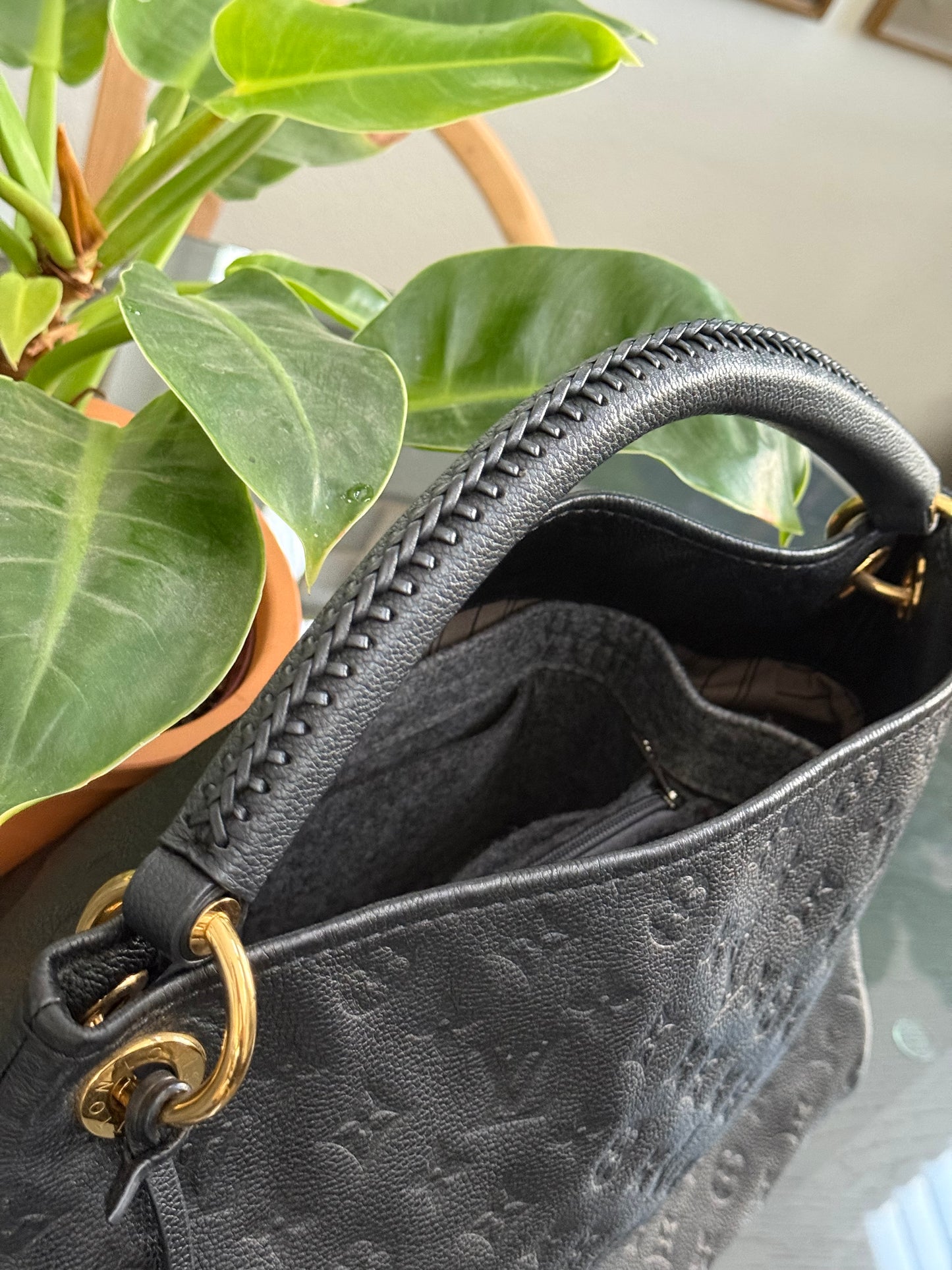 Artsy MM Empriente in Black with Dustbag and Insert Organizer - ๐
Year: 2015