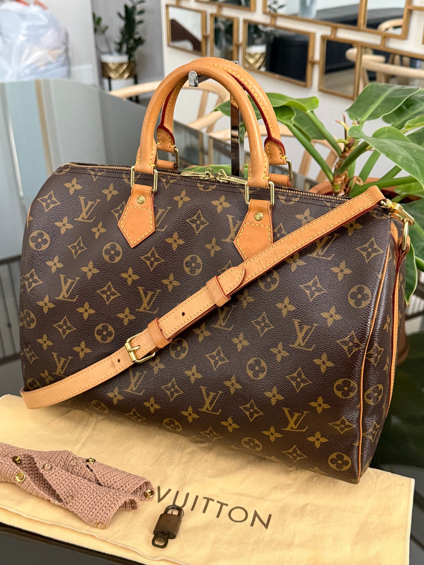Speedy 35 Bandoulier with lock ๐key, Dustbag and handle cover - ๐
Year: 2011