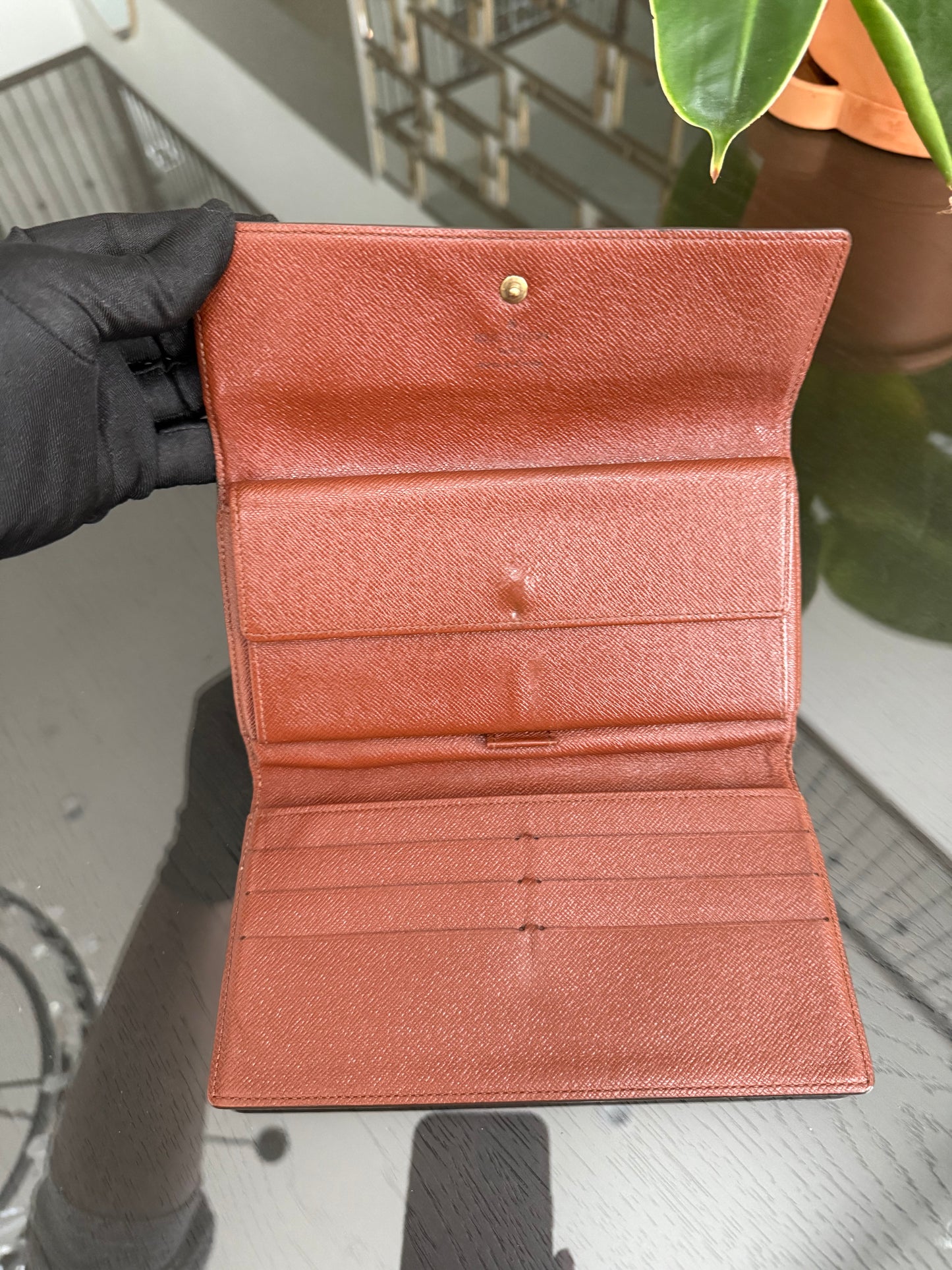 International Wallet in Monogram 🗓️ Year: 2001