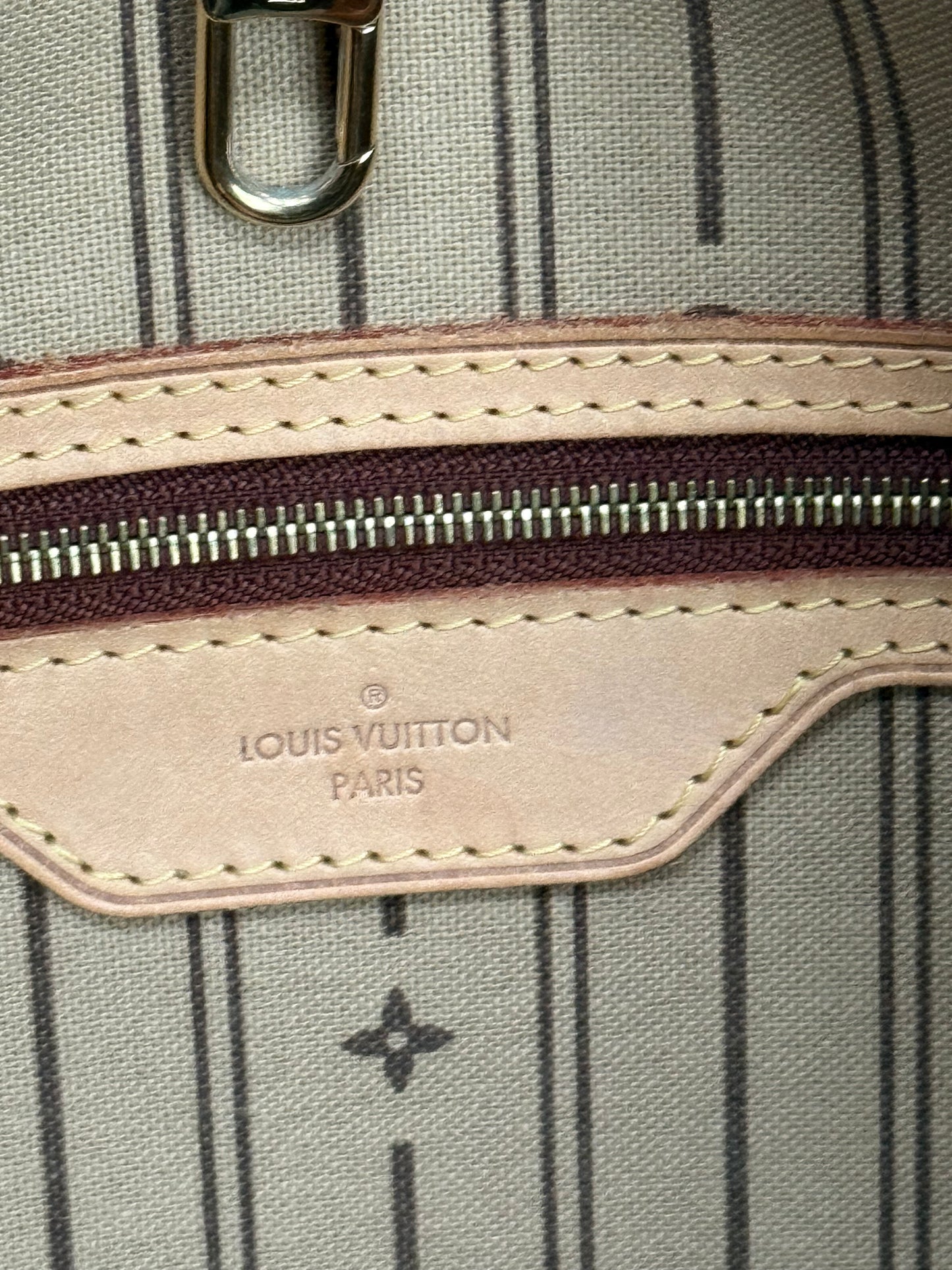 Delightful GM with Dustbag and Insert organizer ๐
Year: 2011