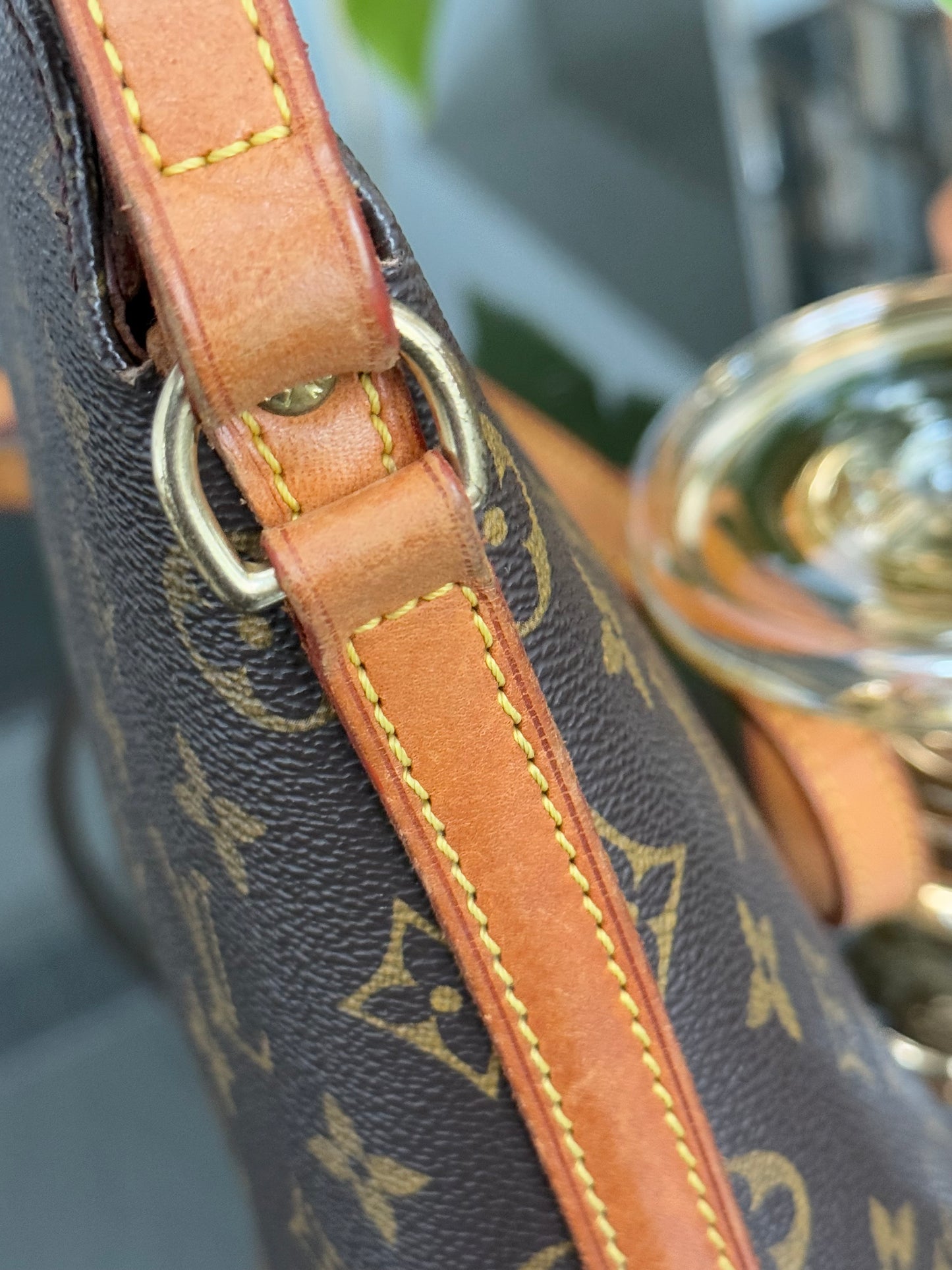 Drouot Crossbody -
π
Year: 2001