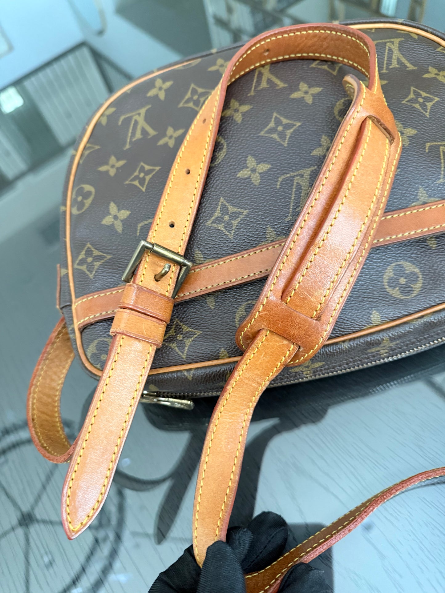 Jeaunefille GM Crossbody 🗓️ Year: 1990