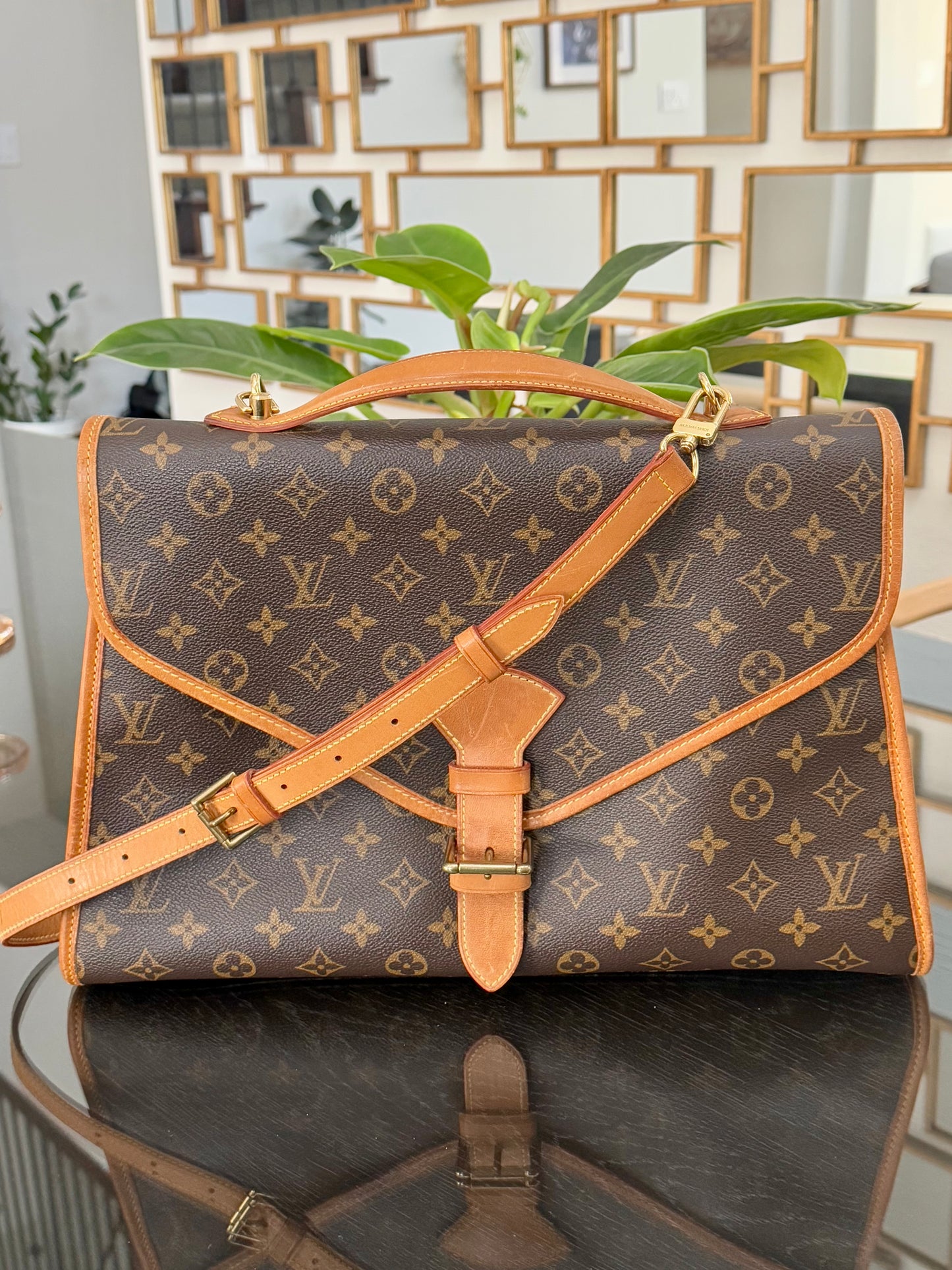Beverly GM Satchel Crossbody - ๐
Year: 1996