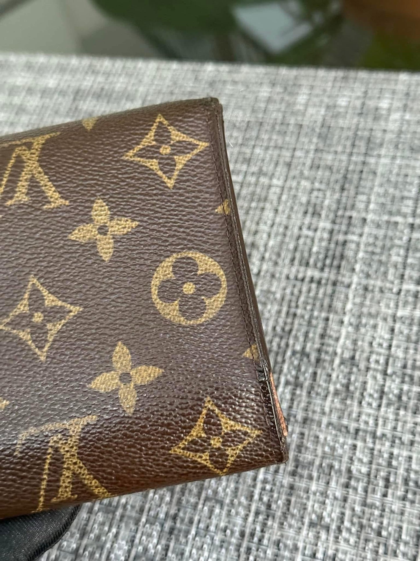 International Wallet with 8 Cardholders ๐๏ธ Year: 2008