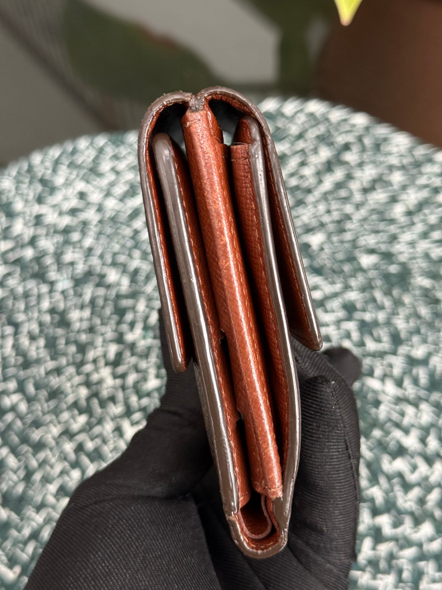 Elise Trifold Compact Wallet -๐๏ธ Year: 2001