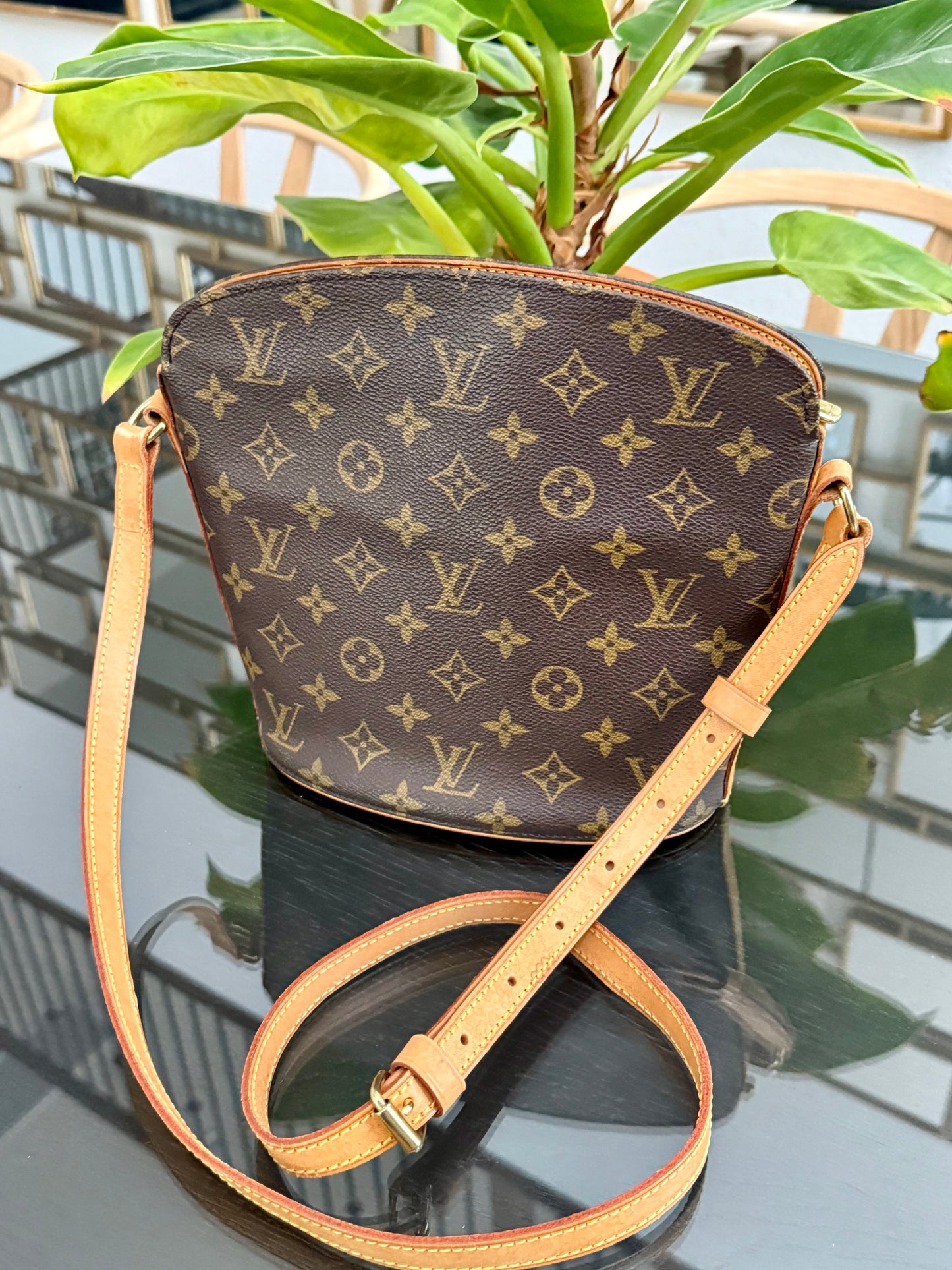 Drouot Crossbody -π
Year: 1997