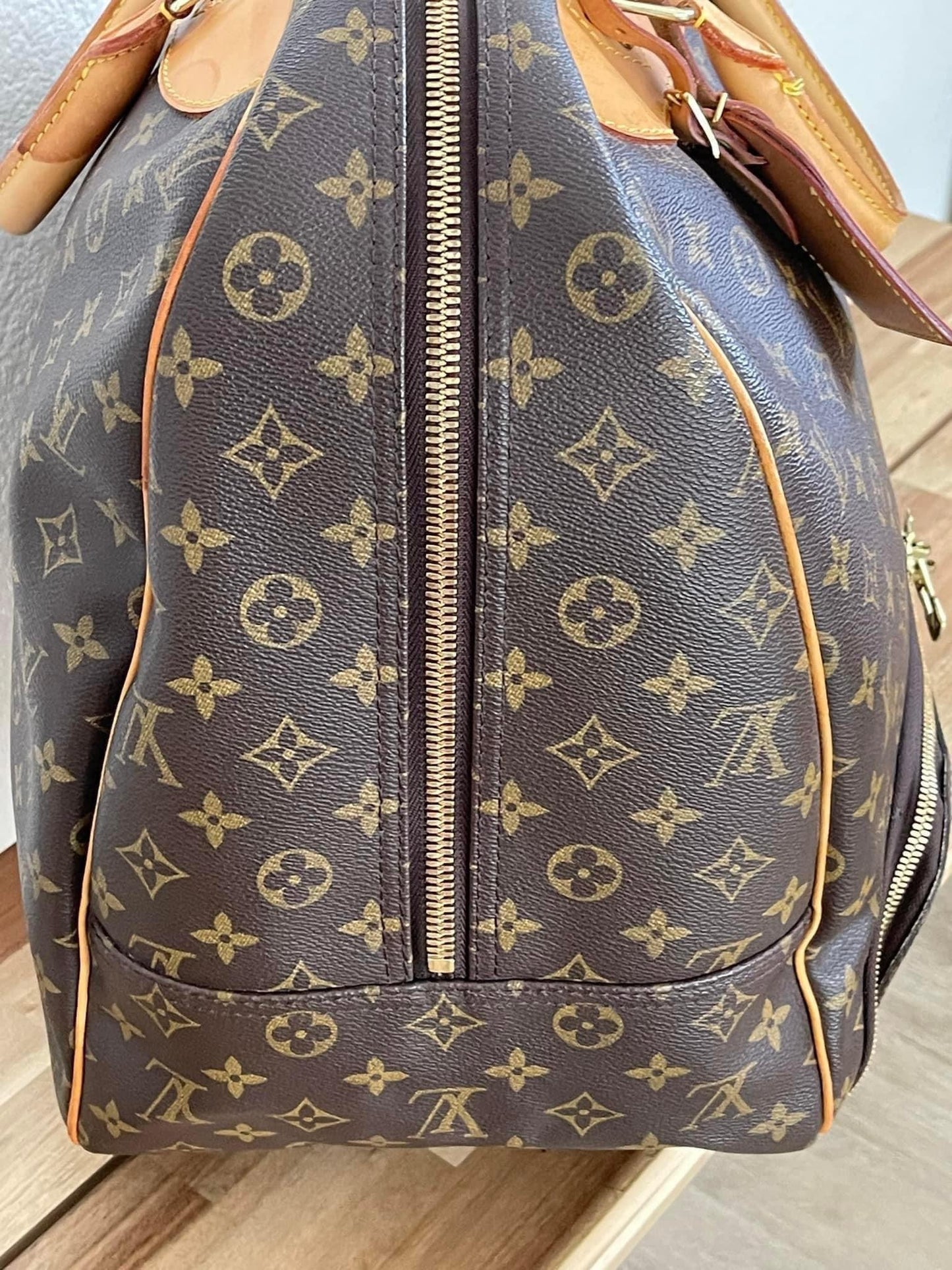 Evasion MM in Monogram - π
Year: 1999