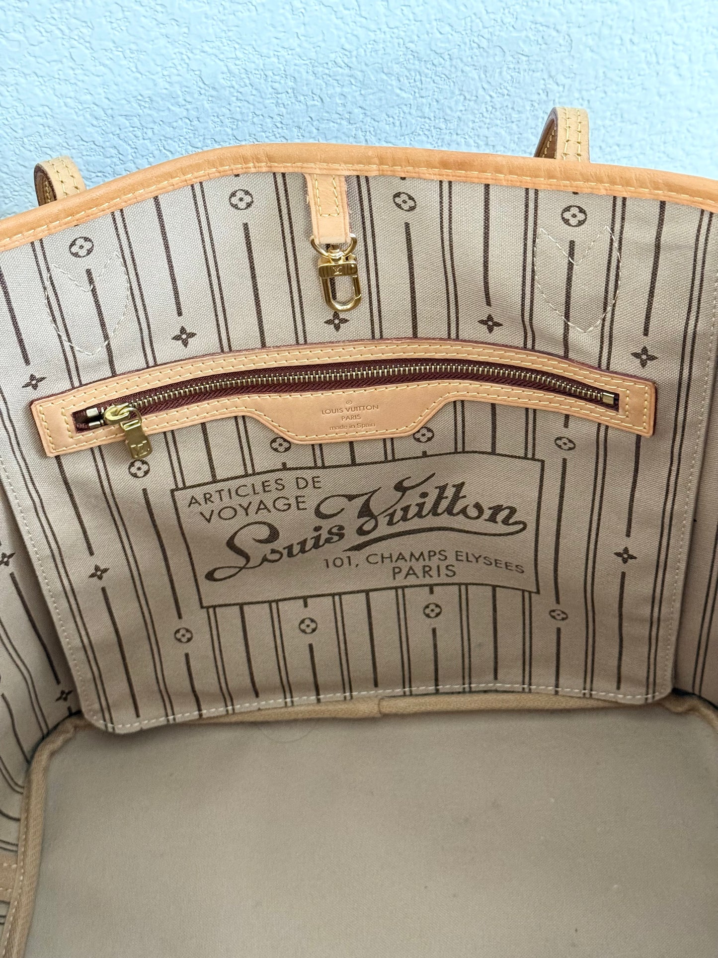 Neverfull MM with Dustbag and Insert Organizer -Year: 2012