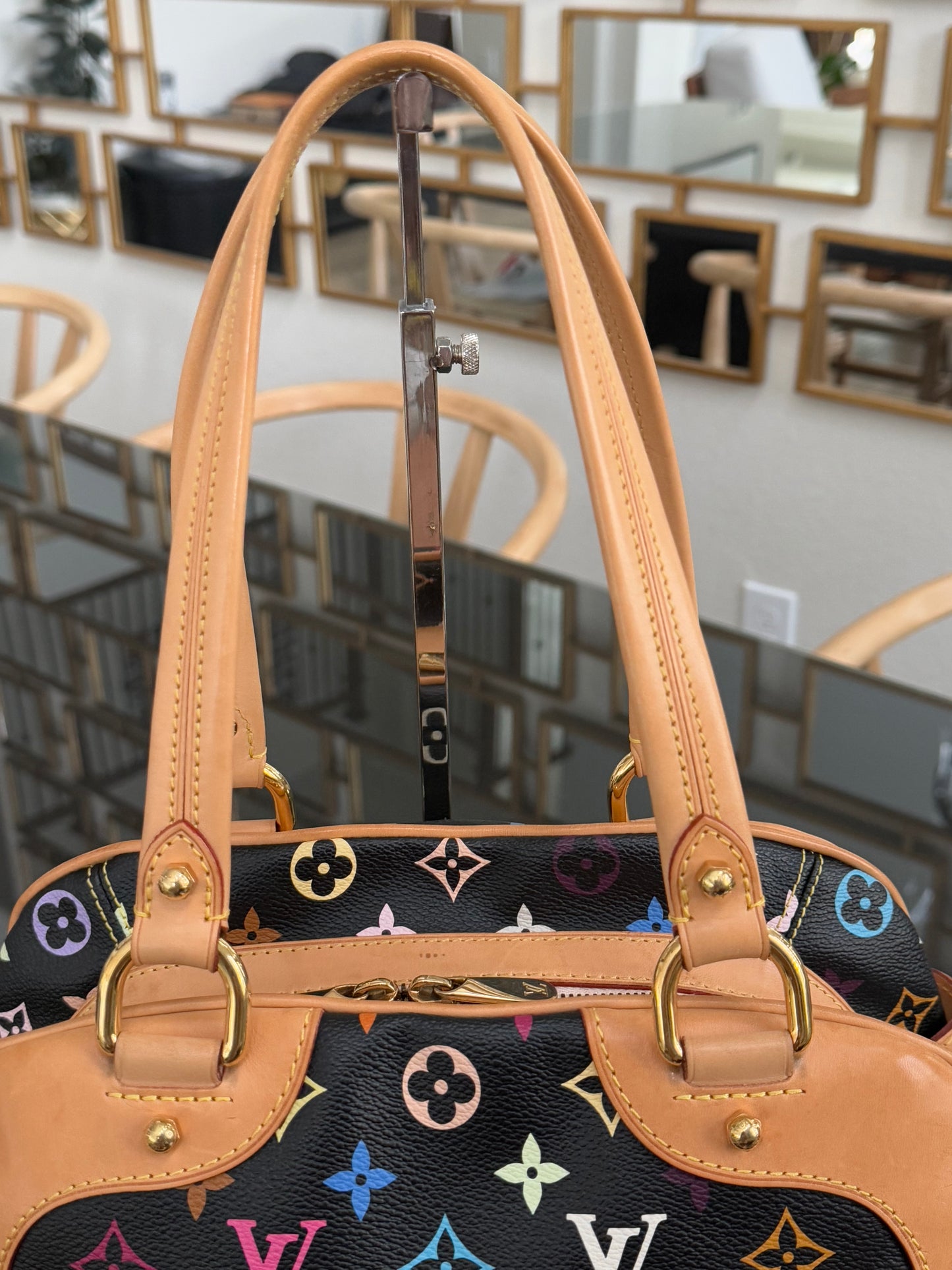 Murakami / Multicolor Claudia with Dustbag π
Year: 2009