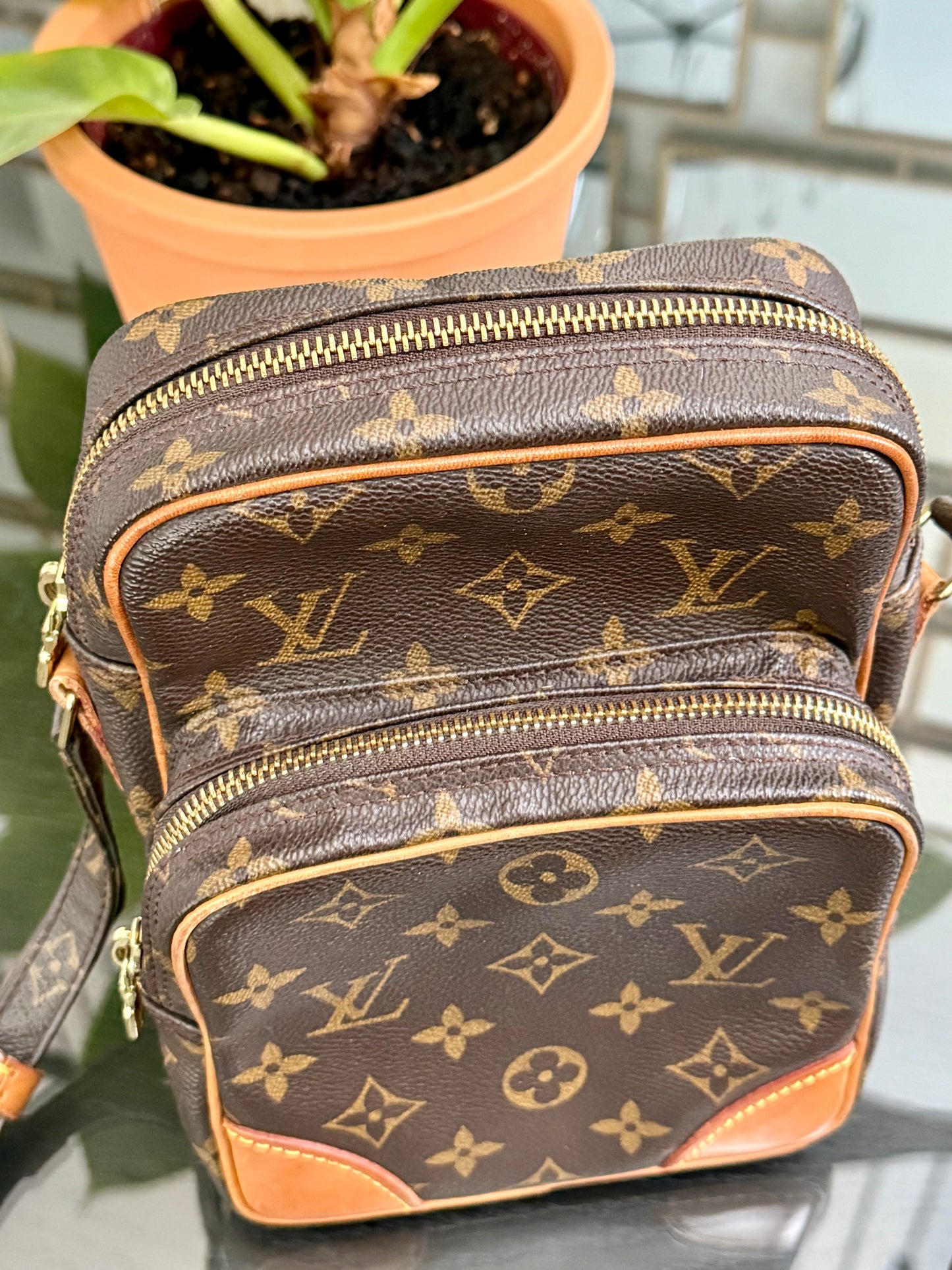 Amazon Crossbody Bag -Year: 1999