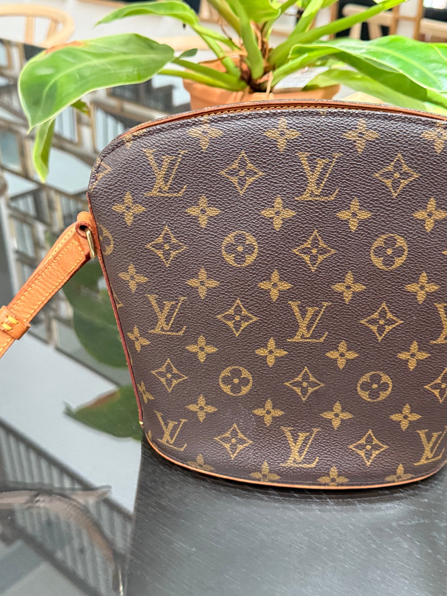 Drouot Crossbody
π
Year: 2000