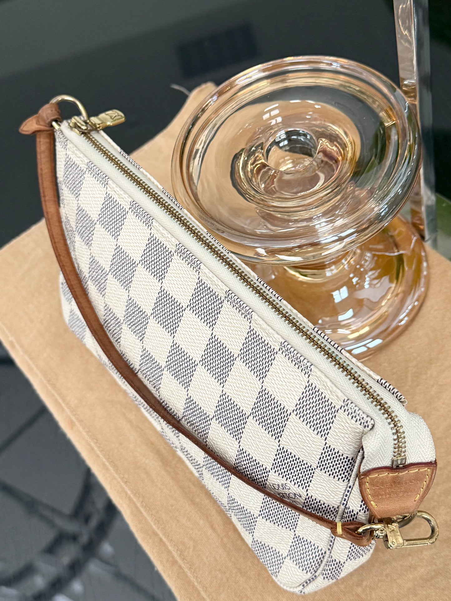 Pochette Accessories in Azur - π
Year: 2007