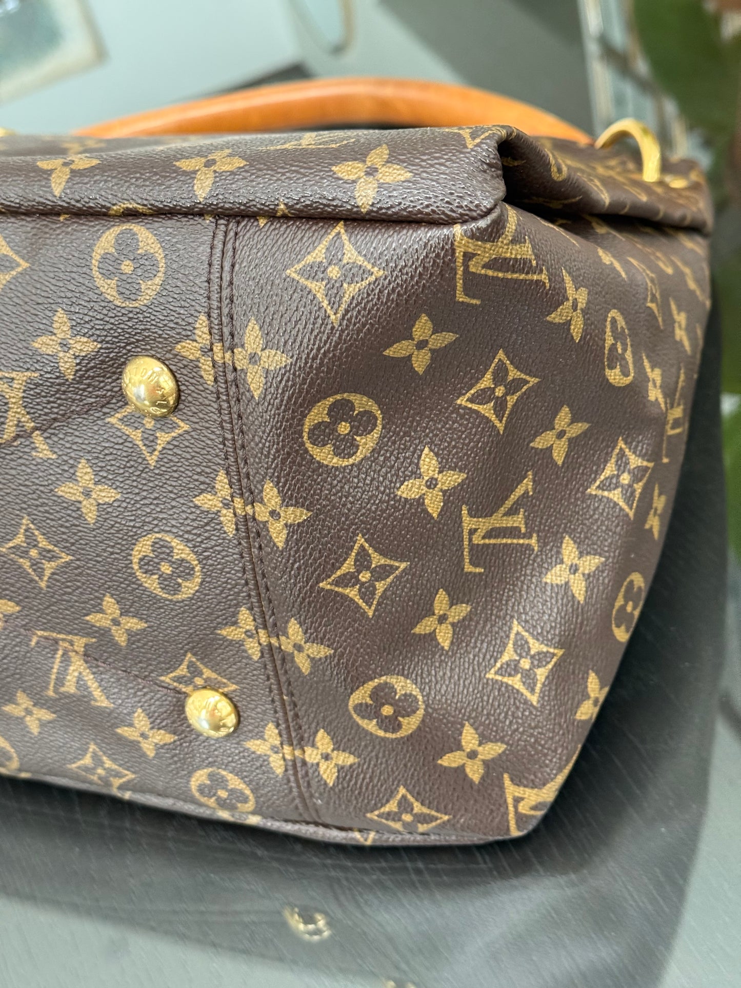 Artsy MM with Dustbag, Insert Organizer and twilly - ๐
Year: 2010