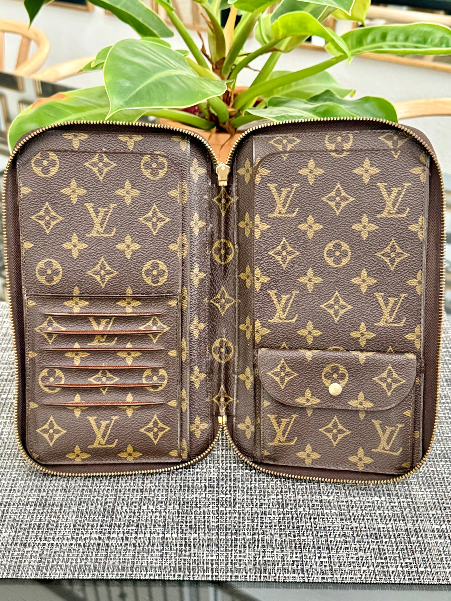 Escapade Travel Organizer -Year: 1989