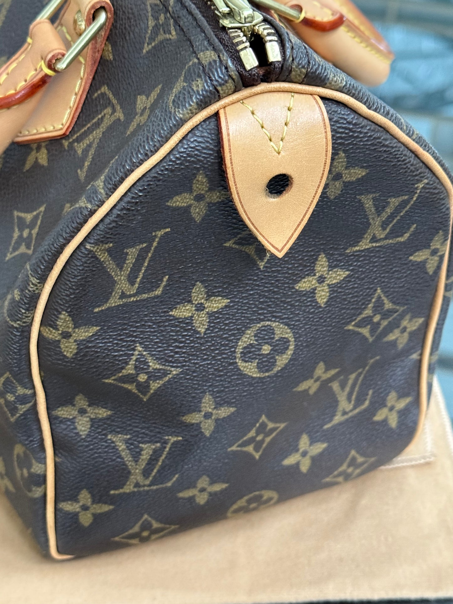 Speedy 25 with π Lock & Key and Dustbag π
Year: 2003