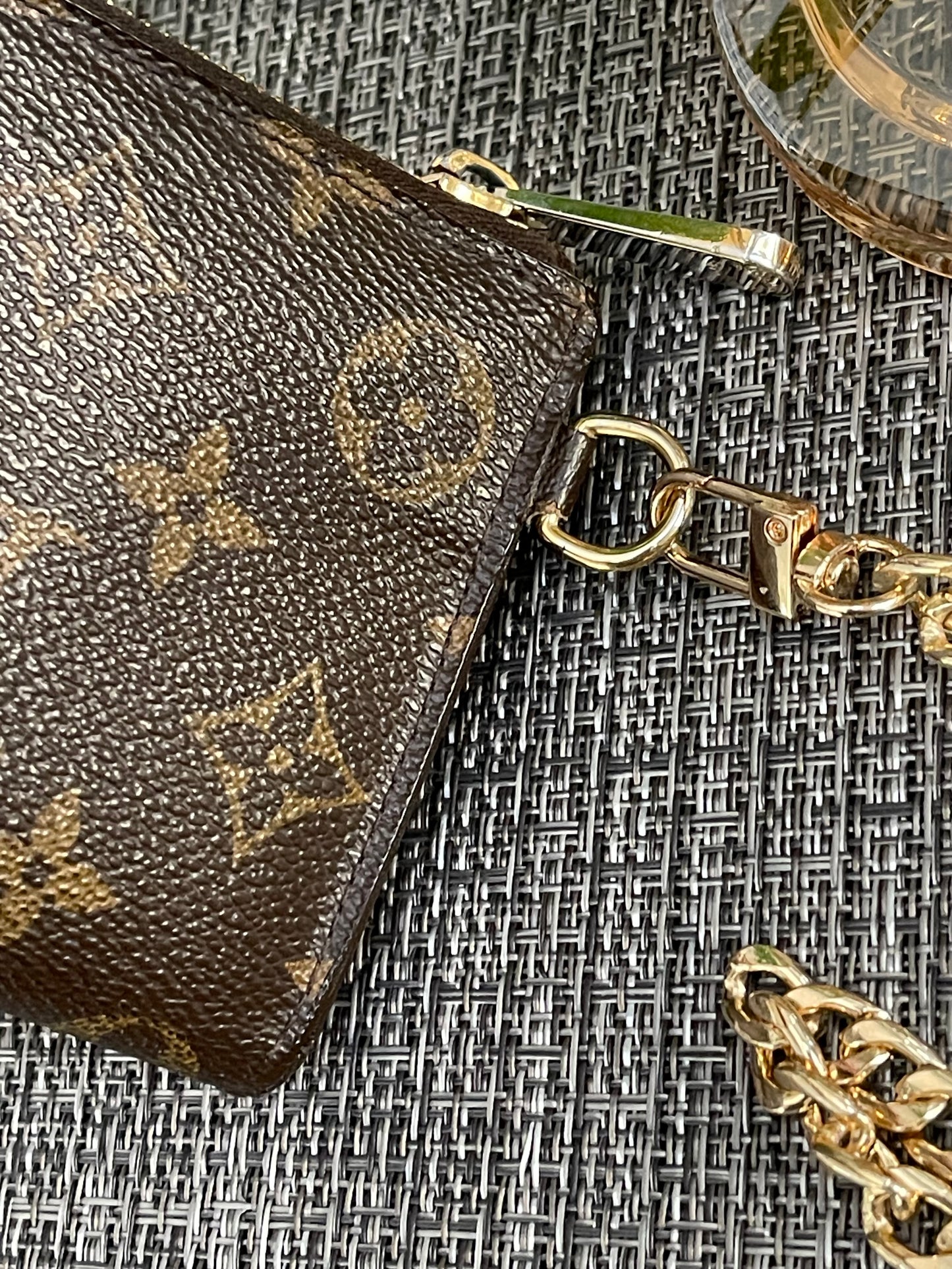 Monogram Astrid Wallet w/ generic wrist strap - ๐
Year: 2008