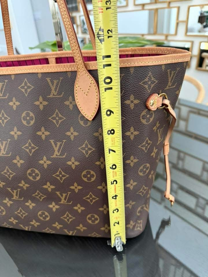 Neverfull MM Monogram in Peony with Dustbag and Insert organizer π
Year: 2020