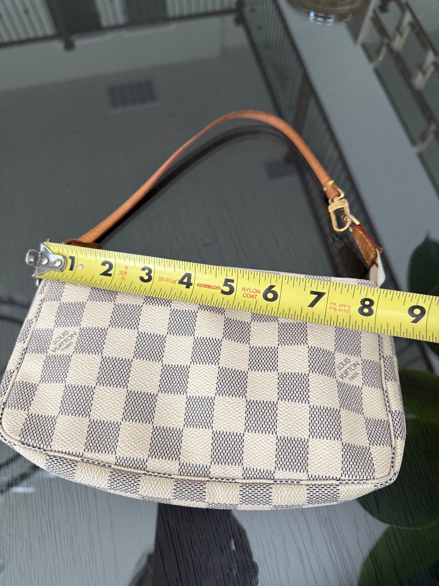 Pochette Accessories in Azur - π
Year: 2007