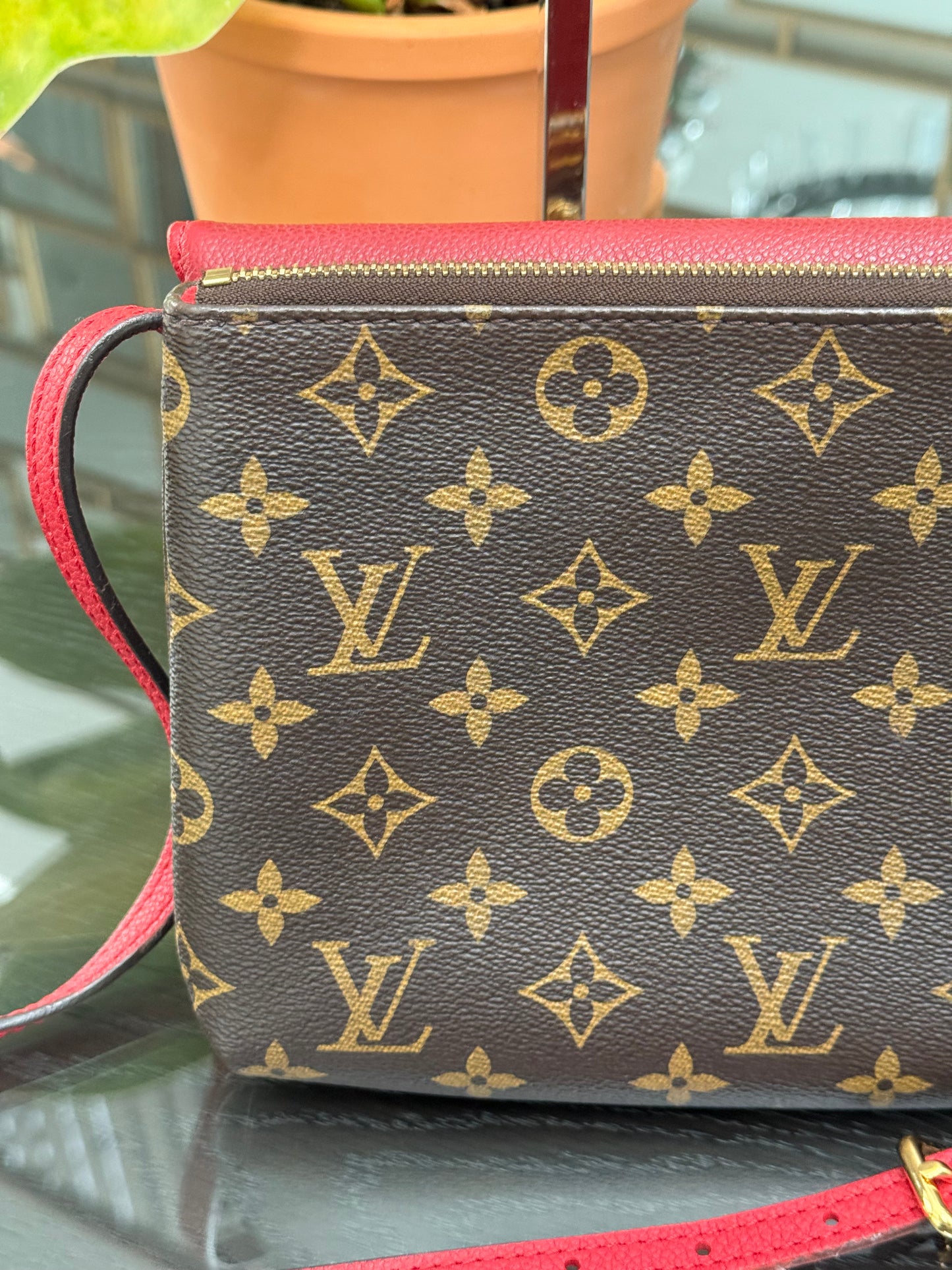 Twice Pochette in Cerise Red with Dustbag -π
Year: 2015