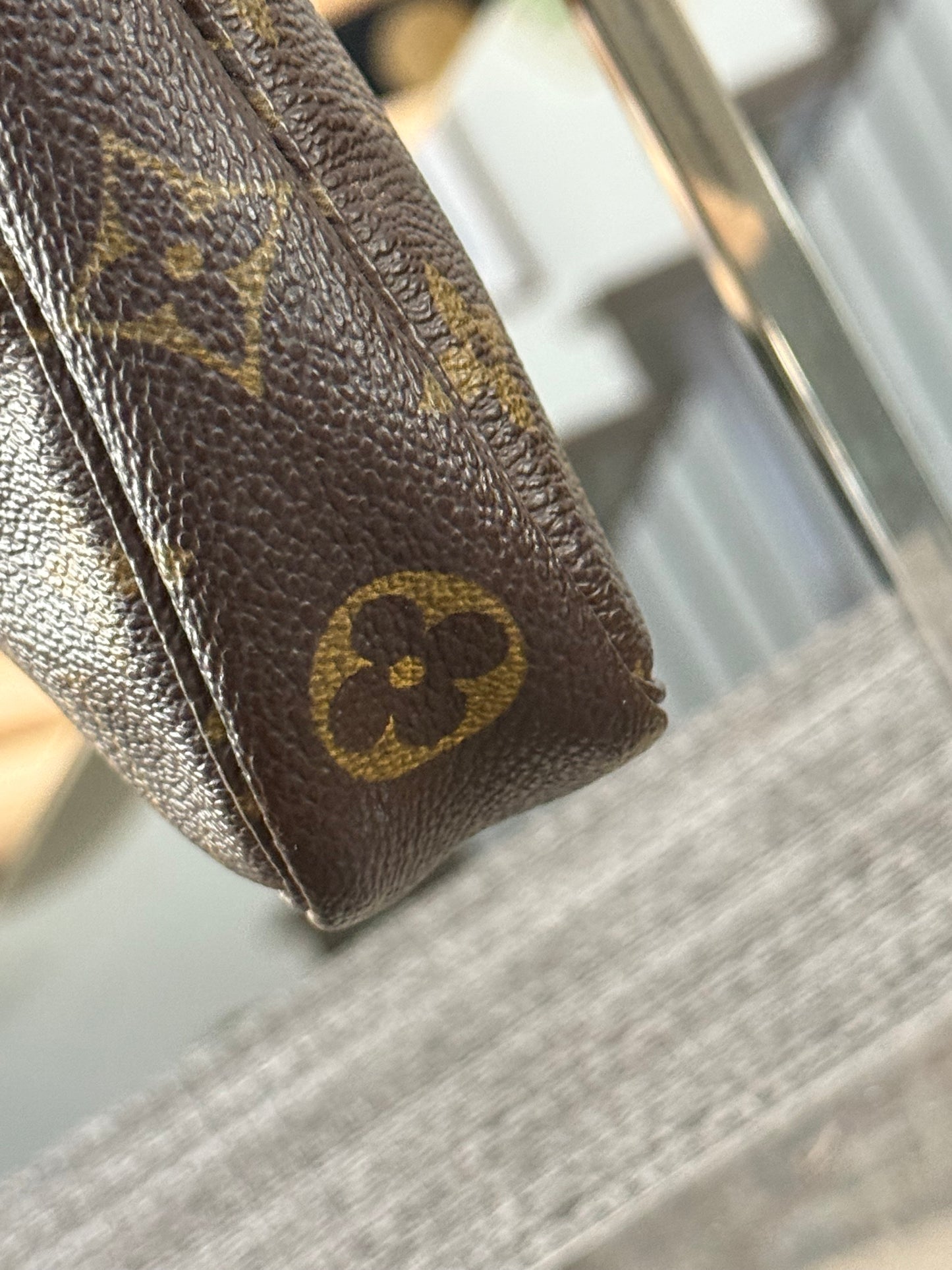 Pochette Accessories - ๐
Year: 2002