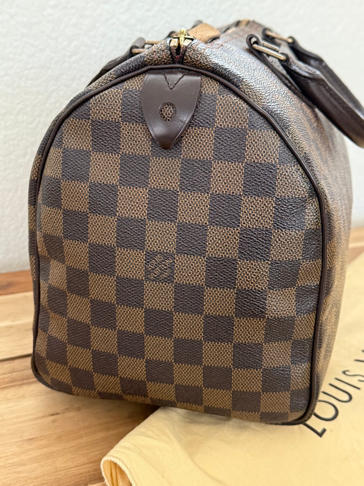 Speedy 30 in DE with π Lock & Key and Dustbag - π
Year: 2008