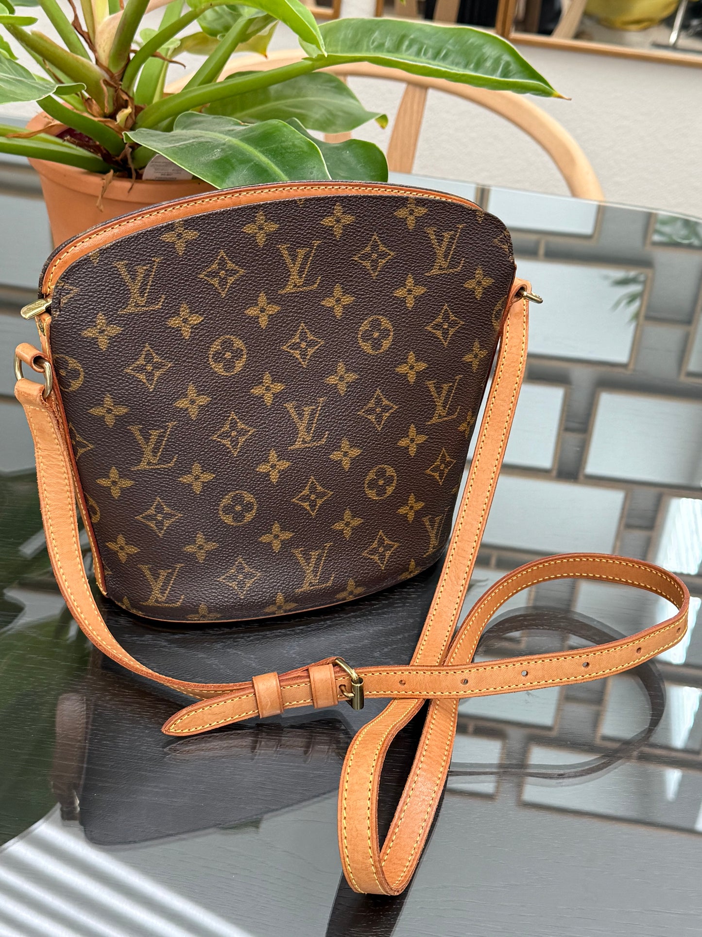 Drouot Crossbody
π
Year: 1997
