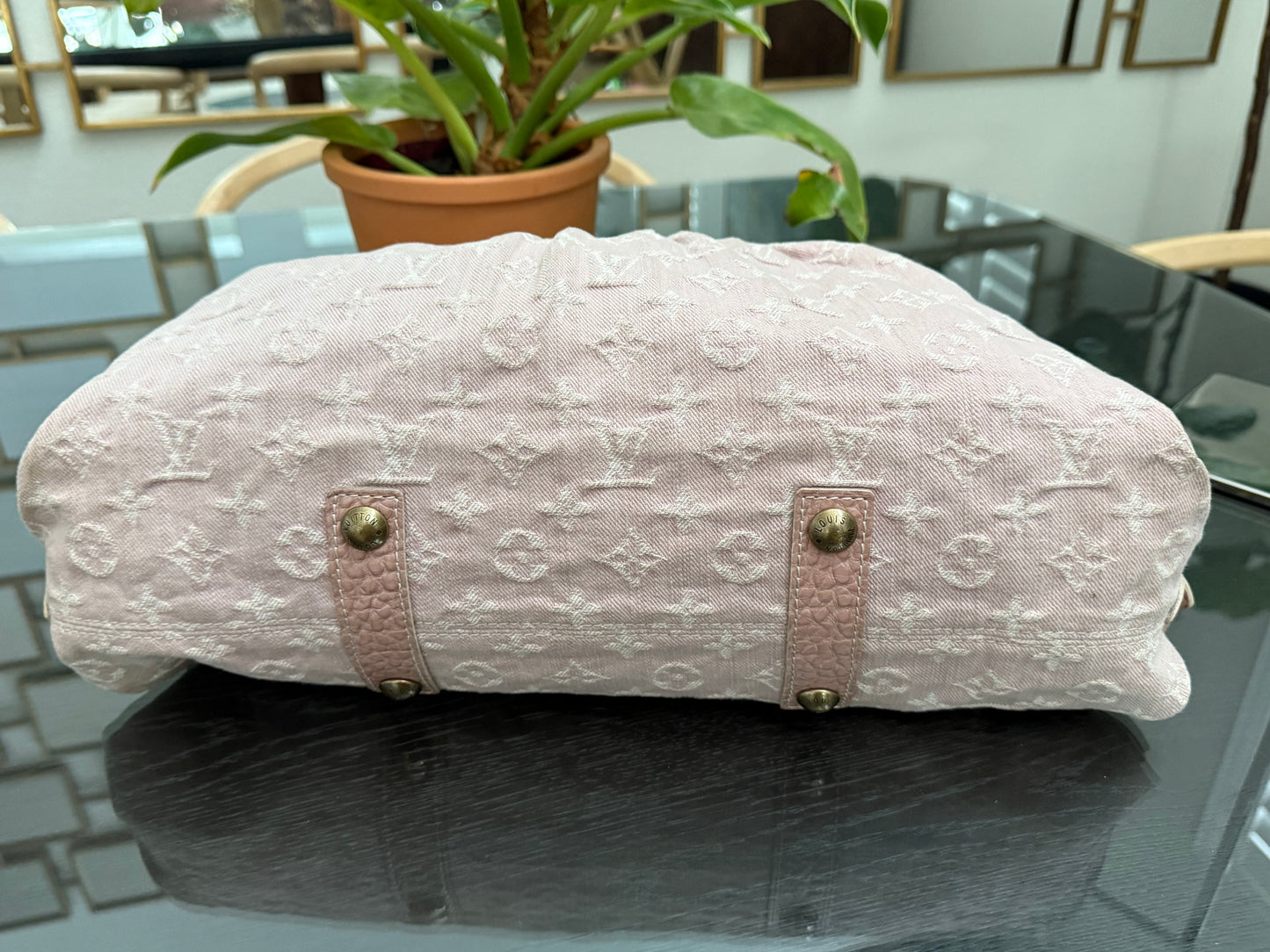 Denim Neo Cabby MM in Rose Pink 🗓️ Year: 2009