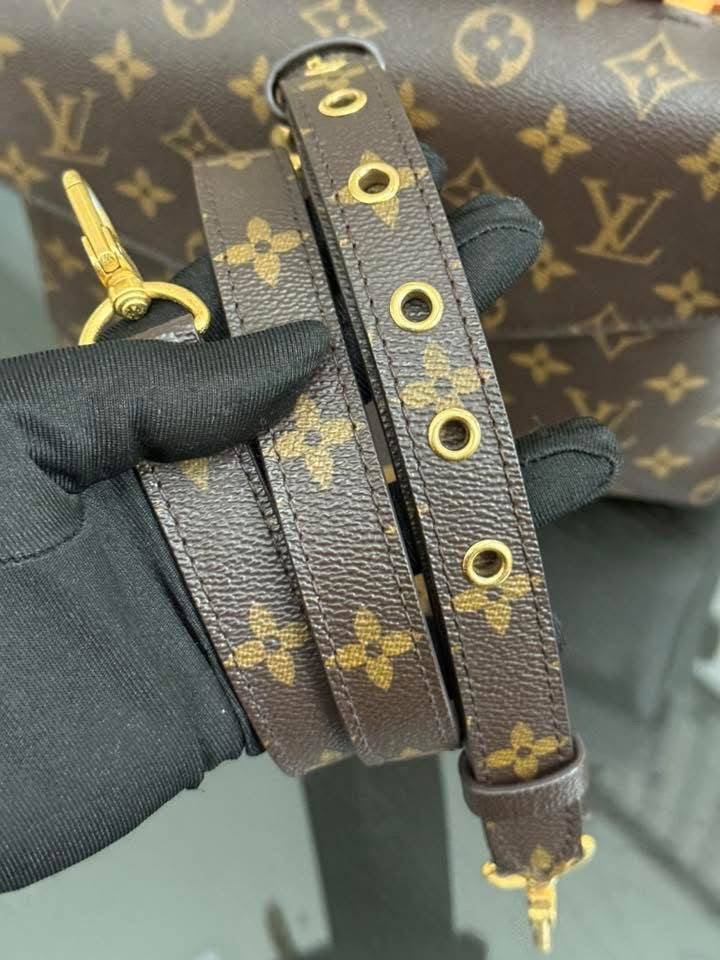 Blois Crossbody -๐๏ธ Year: 1997