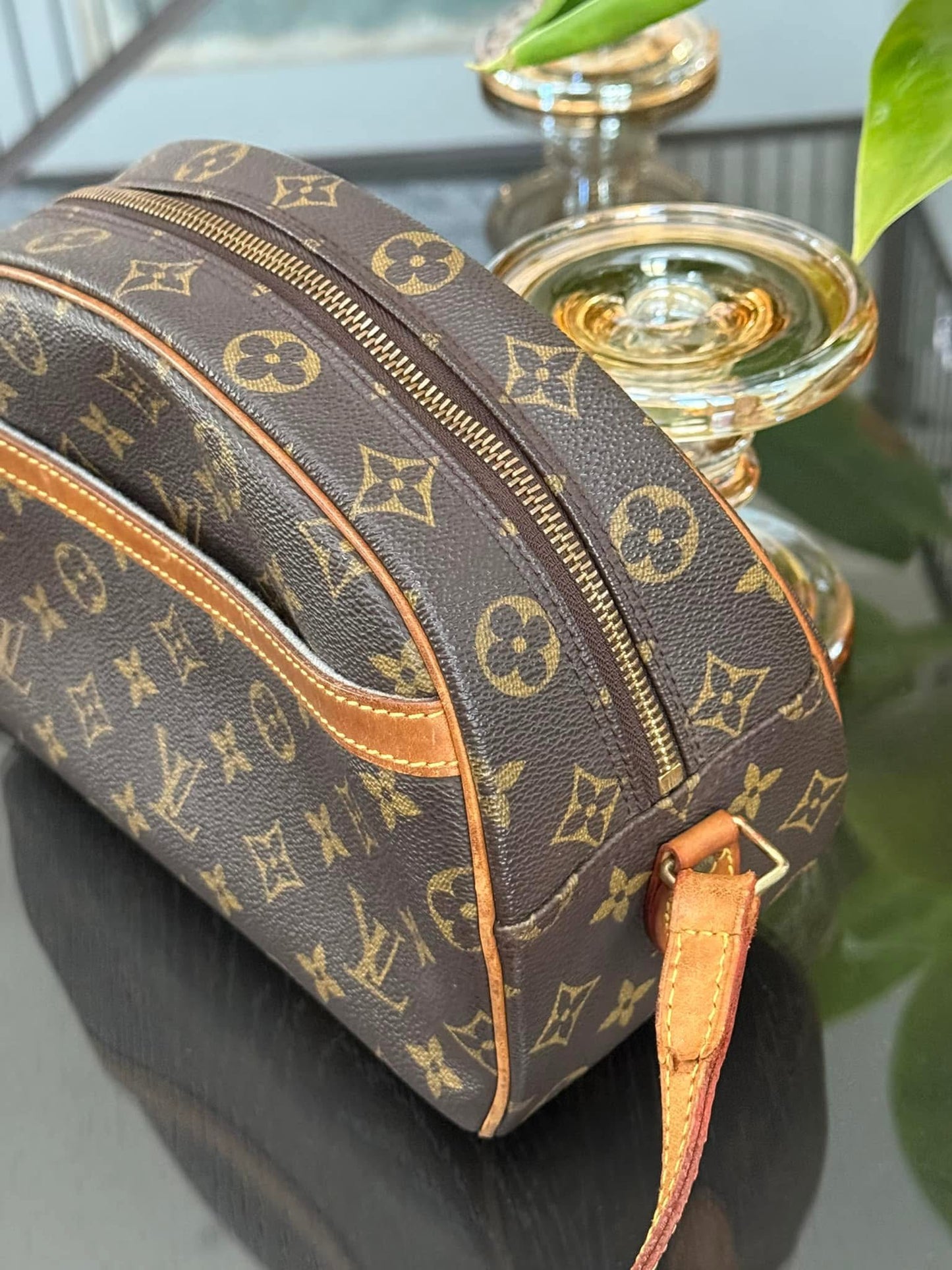 Blois Crossbody -๐๏ธ Year: 1999
