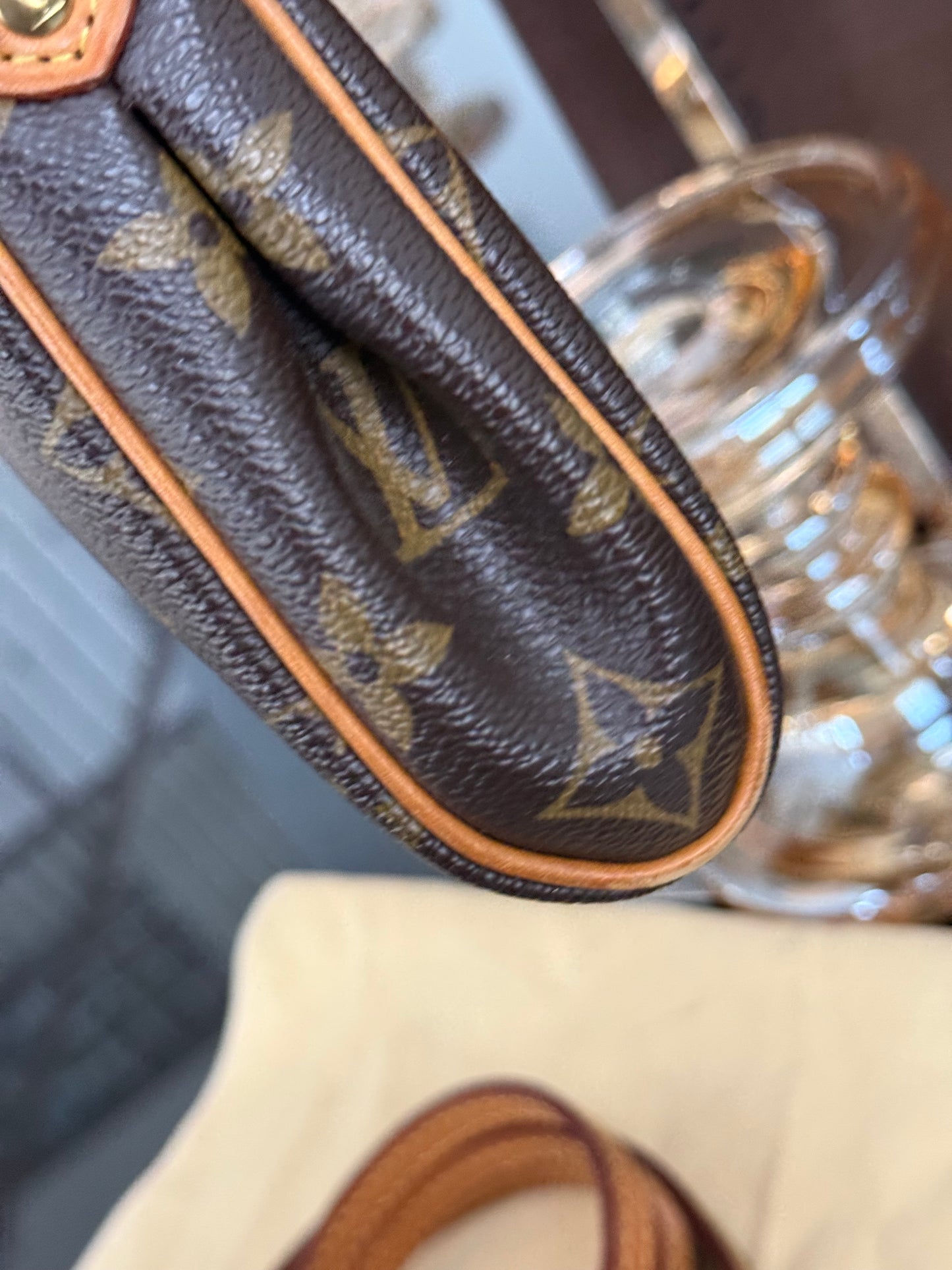 Eva Clutch with Original Strap,Box and Dustbag🗓️ Year: 2009