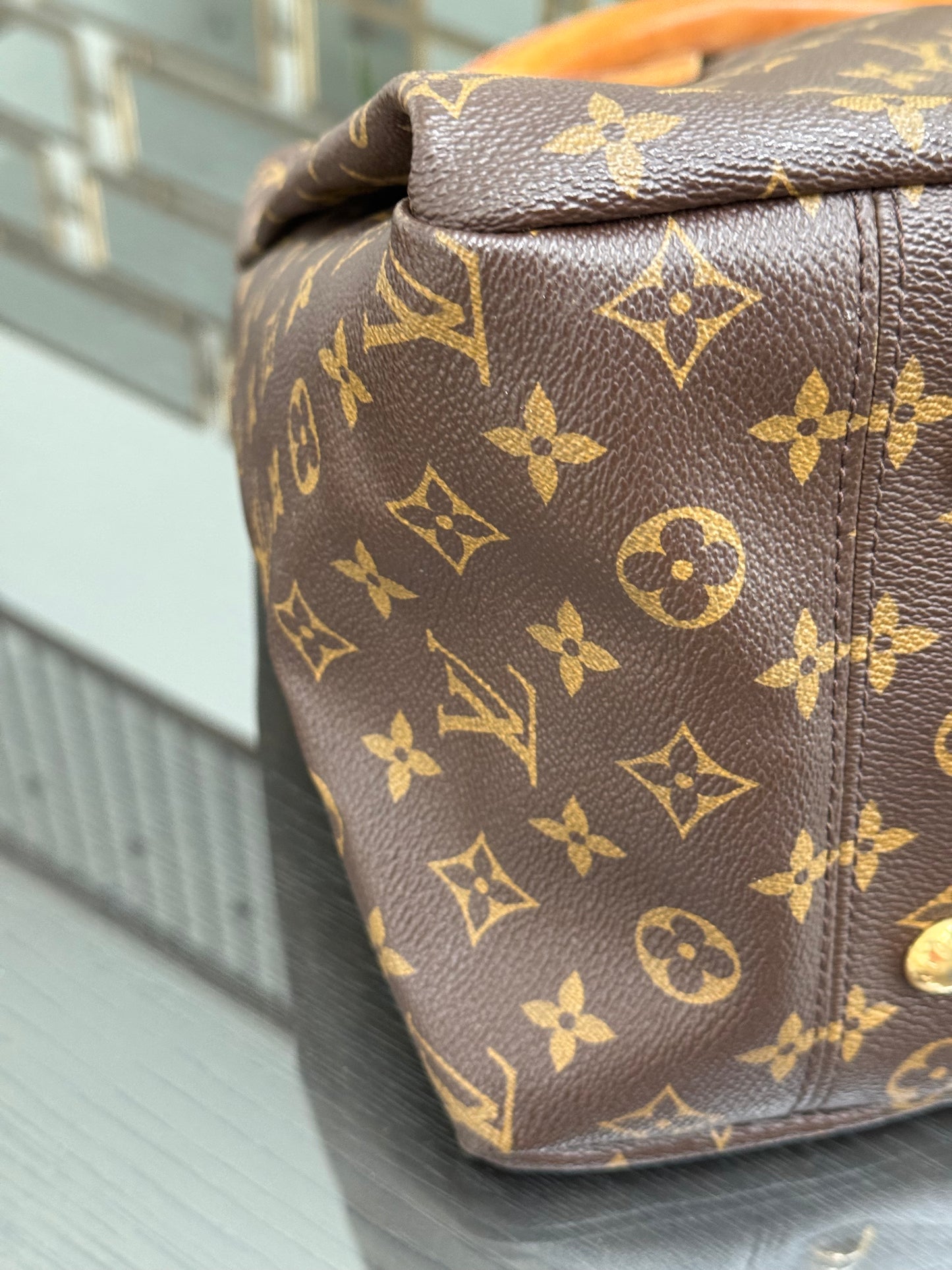 Artsy MM with Dustbag, Insert Organizer and twilly - ๐
Year: 2010
