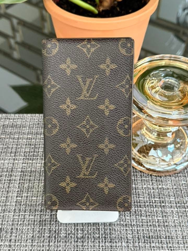 Checkbook Holder in Monogram 🗓️ Year: 2001