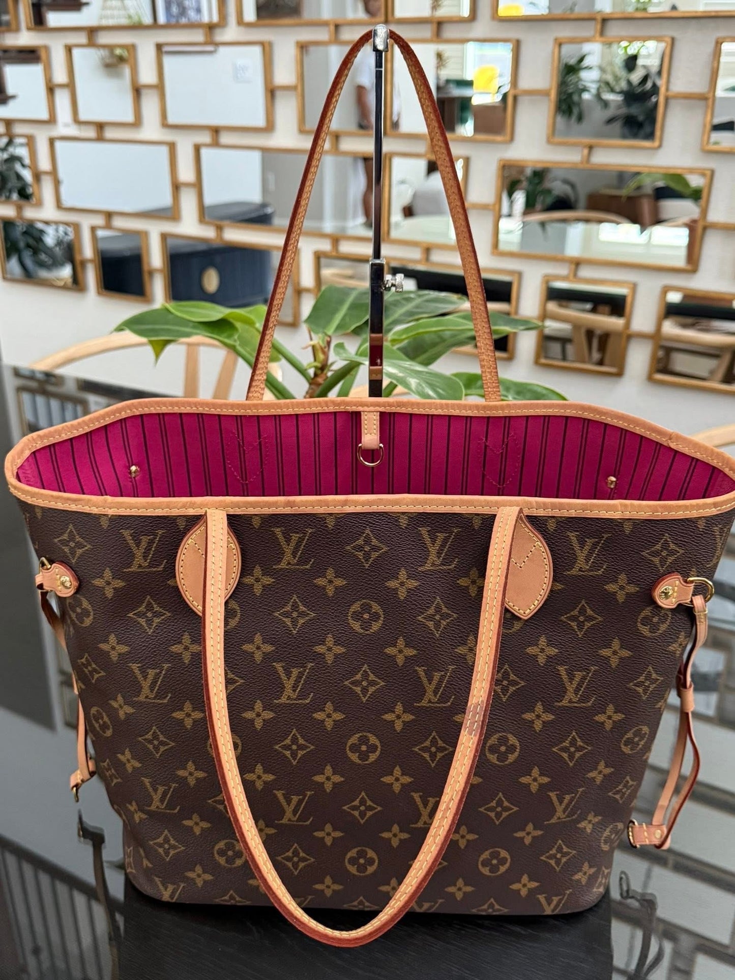 Neverfull MM Monogram in Peony with Dustbag and Insert organizer π
Year: 2020