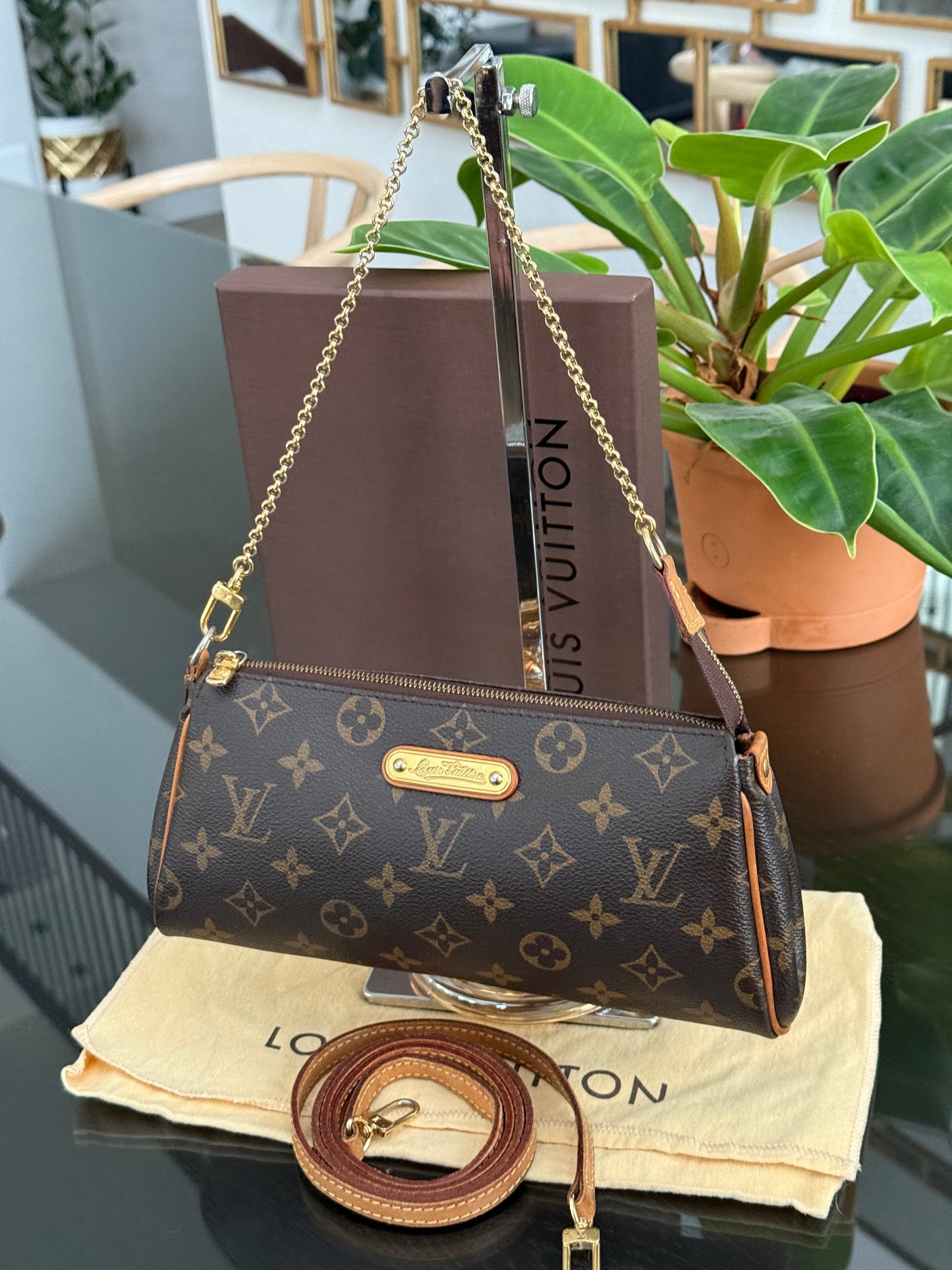 🌻Eva Clutch with Box and Dustbag🌻🗓️ Year: 2012