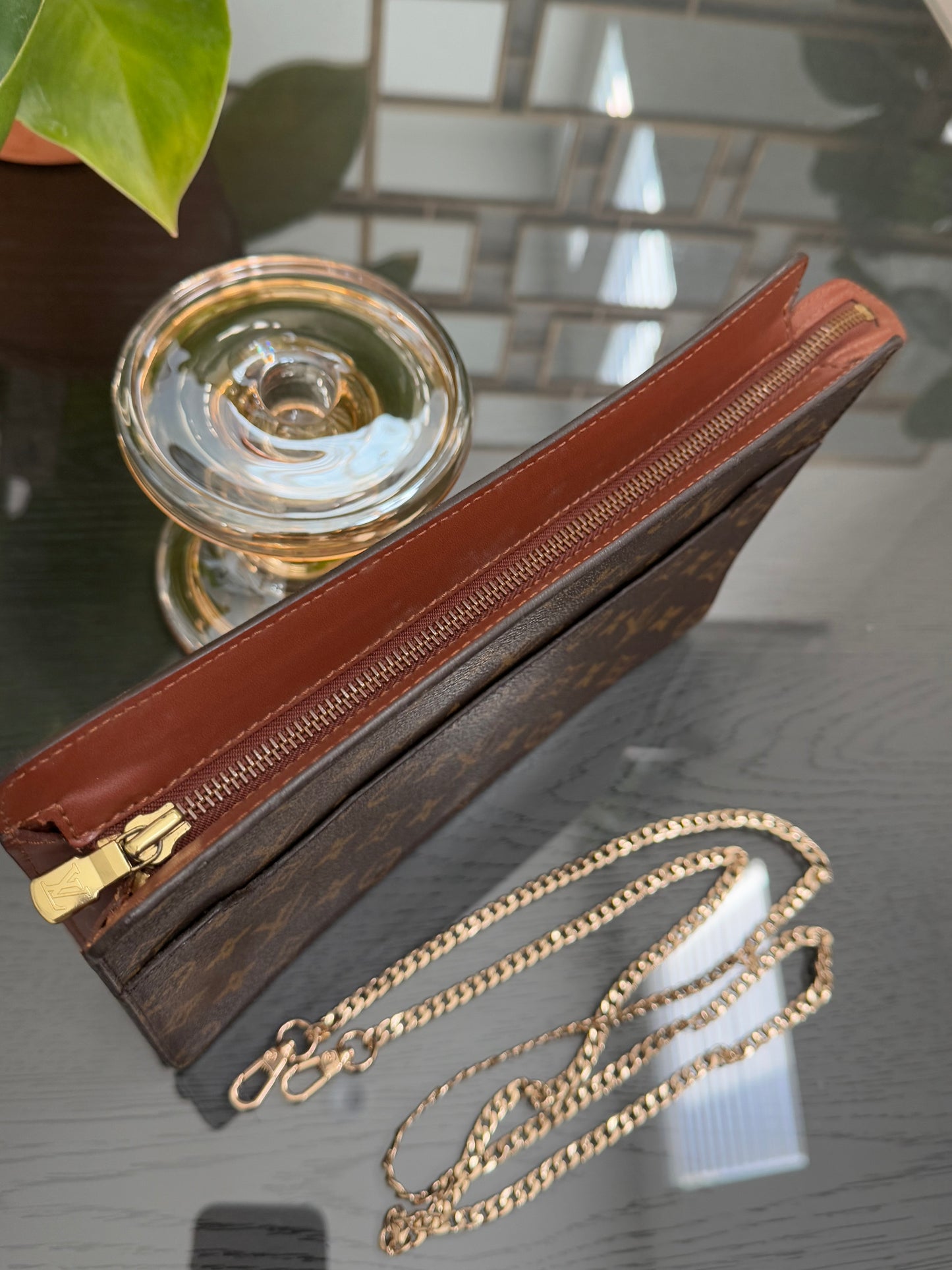 Pochette Homme with Generic Crossbody -🗓️ Year: 1995