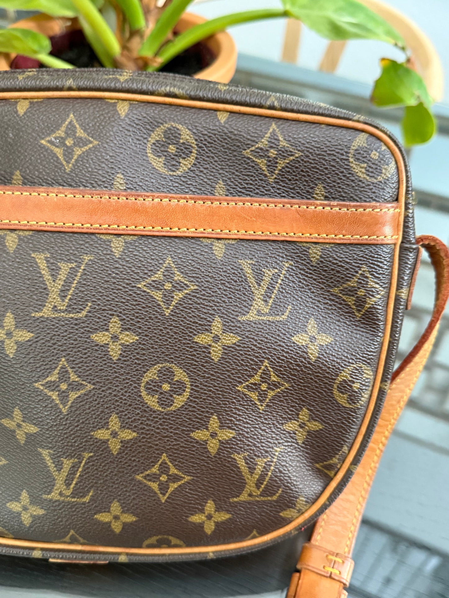 Jeaunefille GM Crossbody 🗓️ Year: 1990