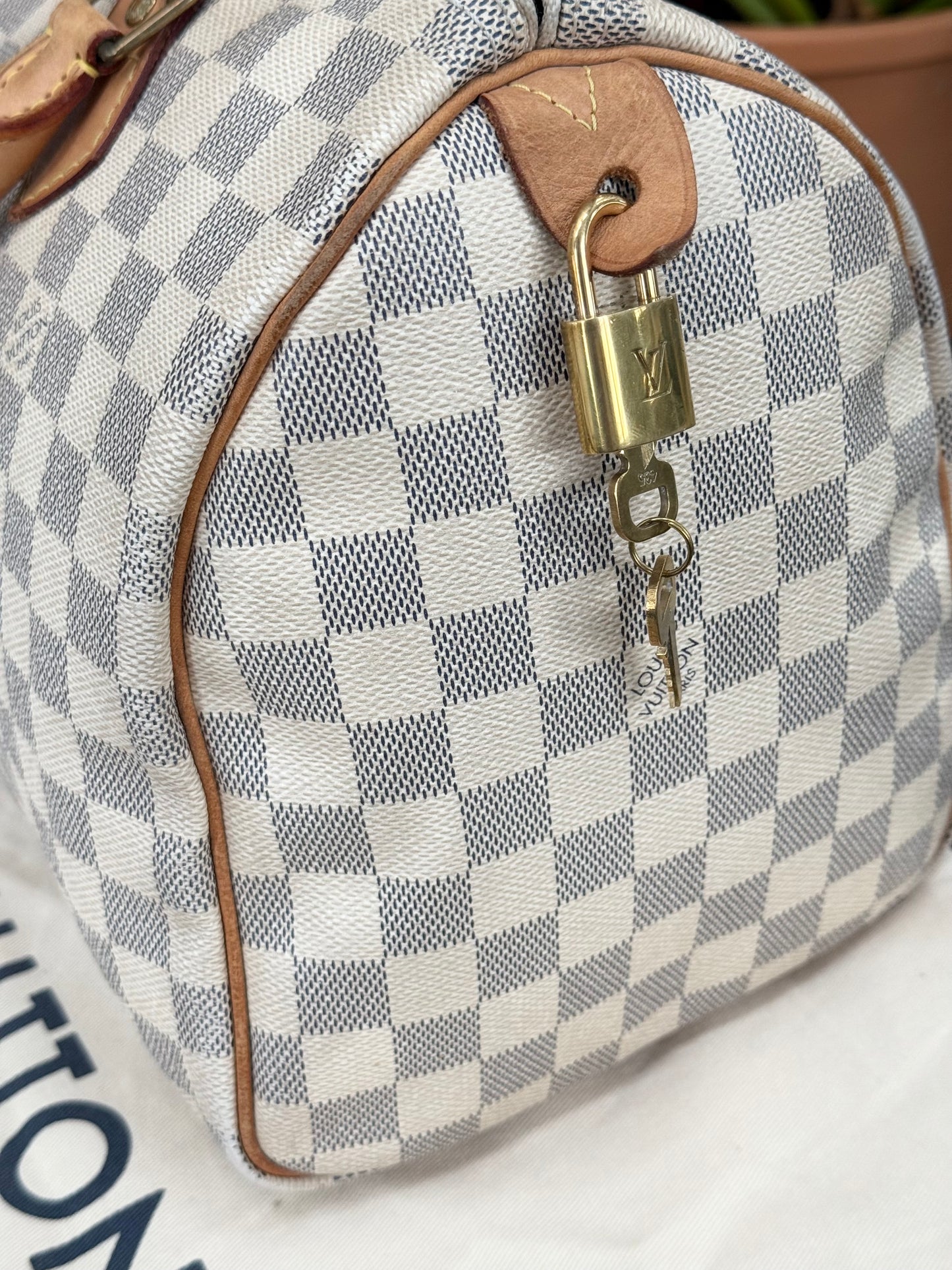 Speedy 30 Azur with π Lock & Keys and Dustbag
ποΈ Year: 2012