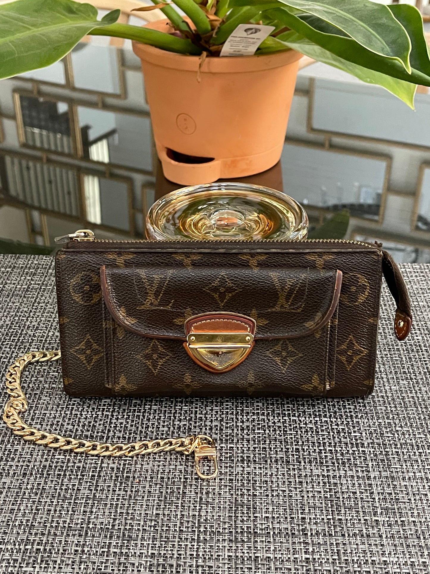 Monogram Astrid Wallet w/ generic wrist strap - ๐
Year: 2008
