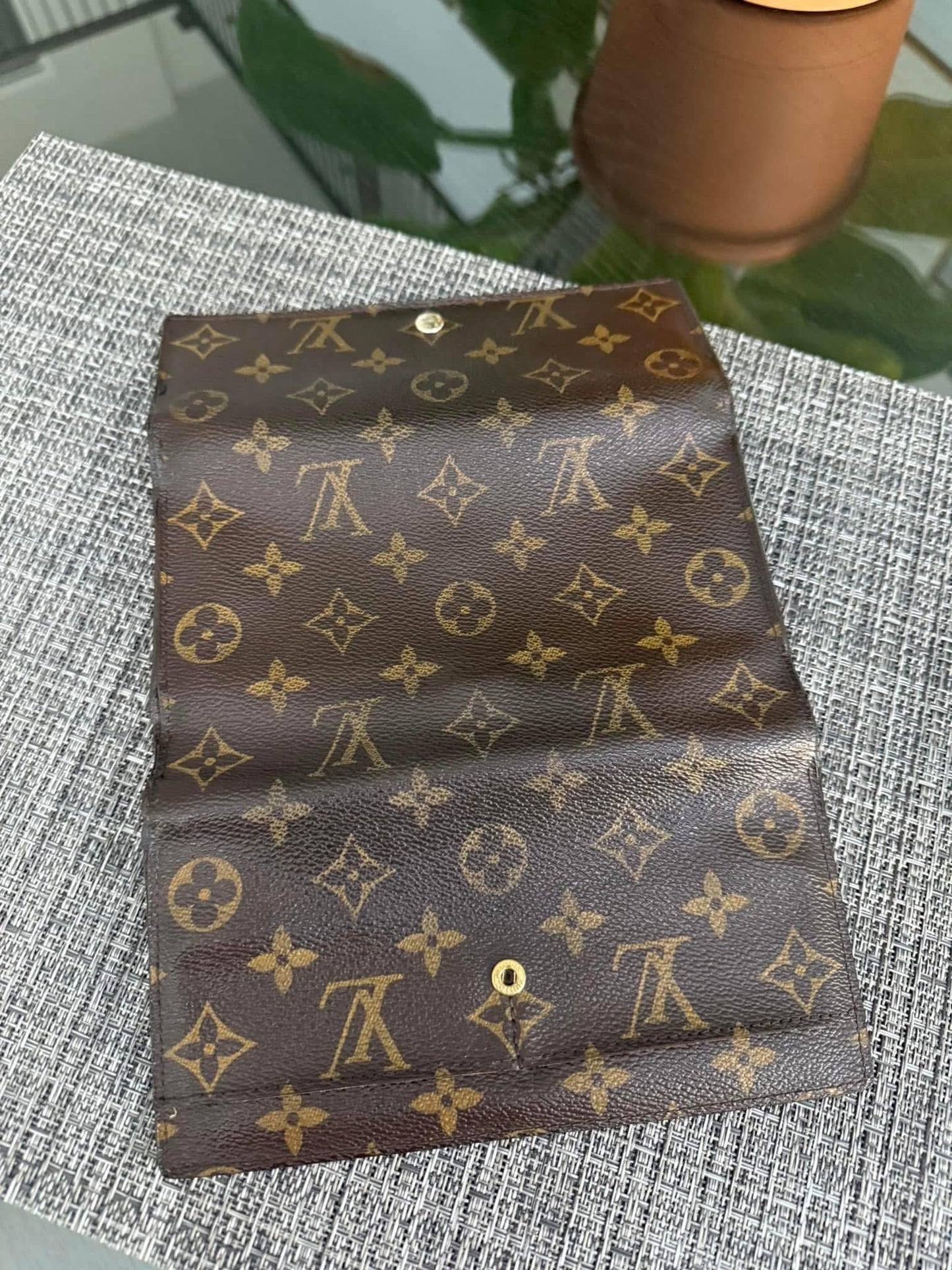 International Wallet with 8 Cardholders ๐๏ธ Year: 2008