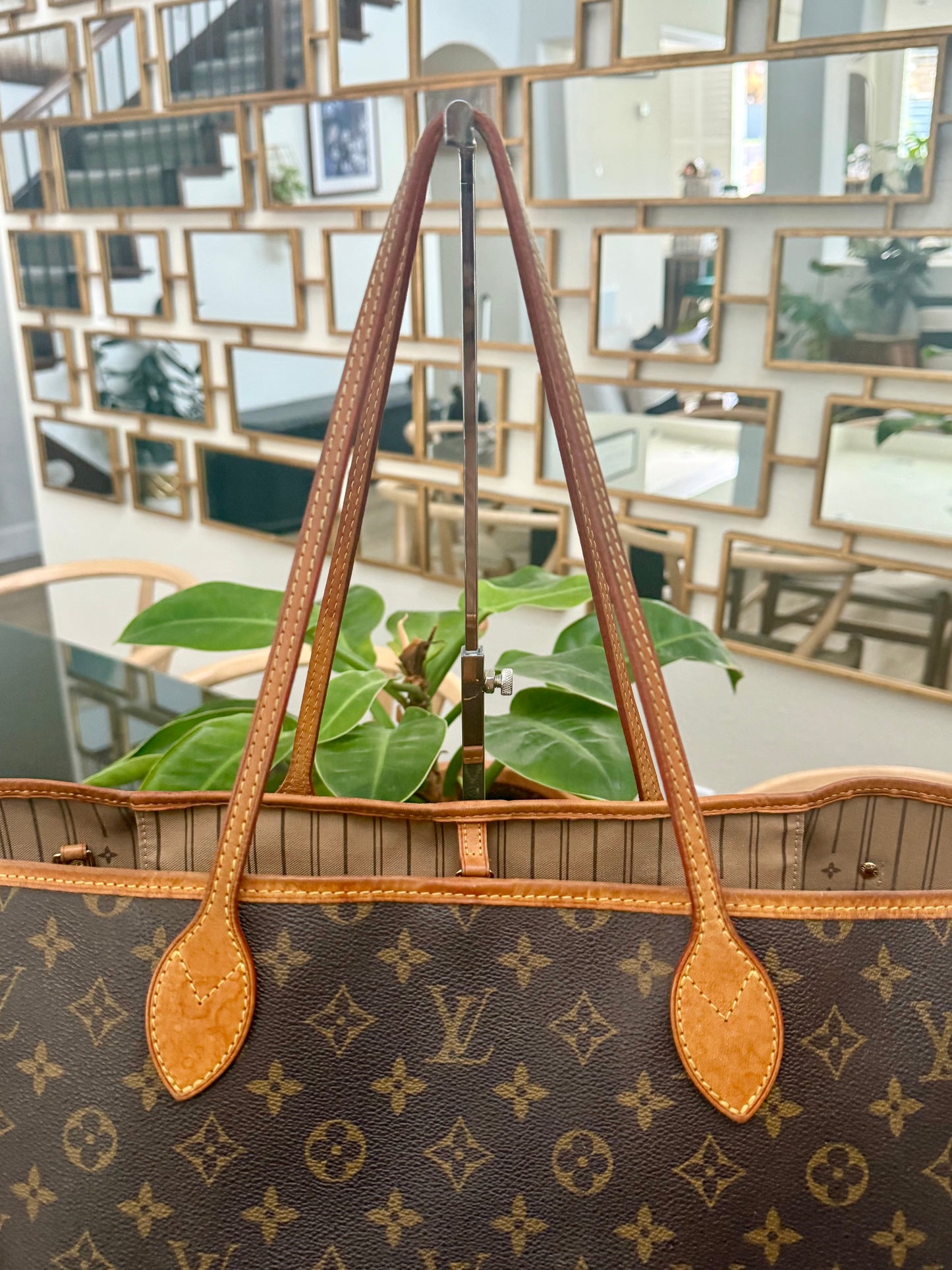Neverfull GM in Monogram with Insert Organizer 🗓️ Year: 2007