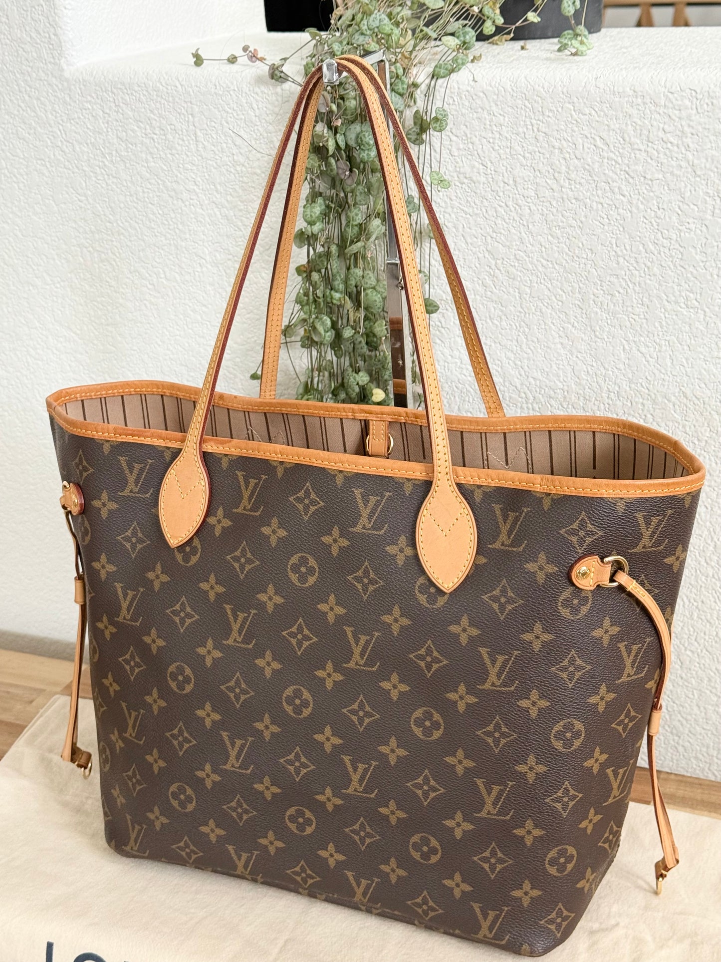 Neverfull MM with Dustbag and Insert Organizer -Year: 2012