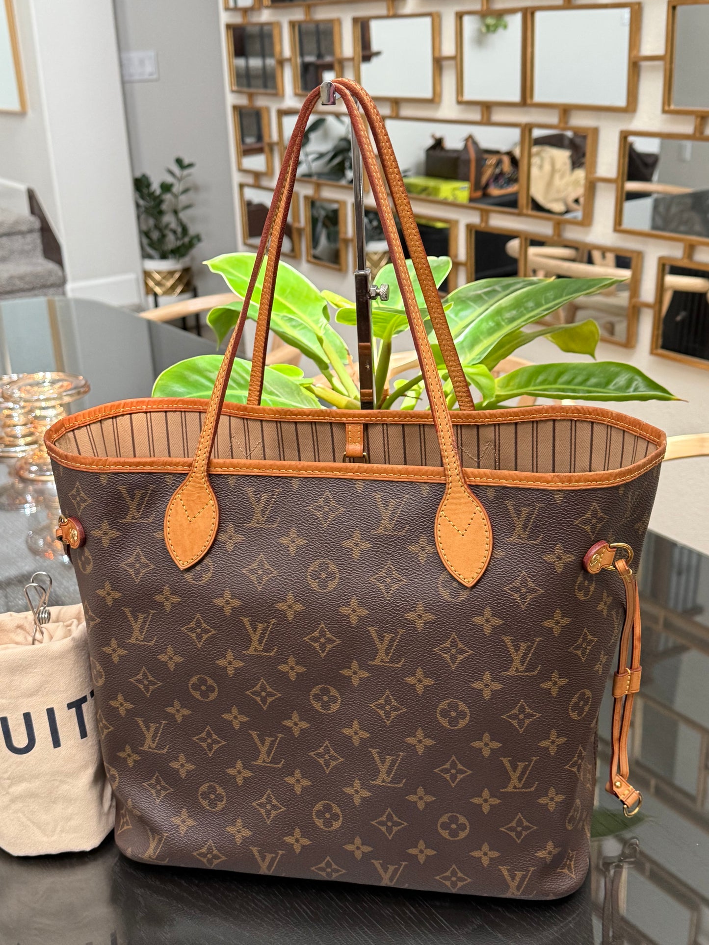 Neverfull MM with Dustbag ๐
Year: 2016