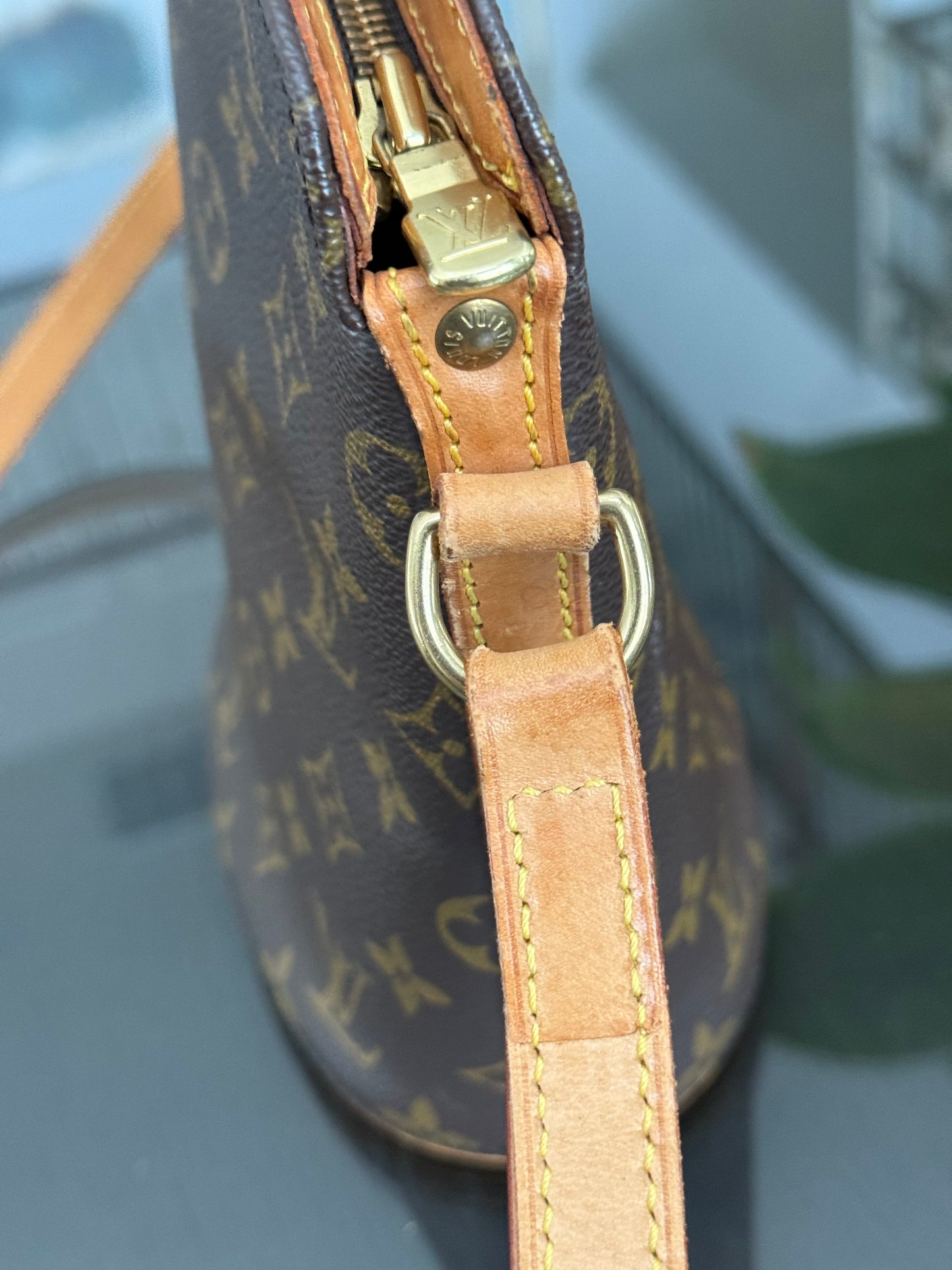 Drouot Crossbody -π
Year: 1997