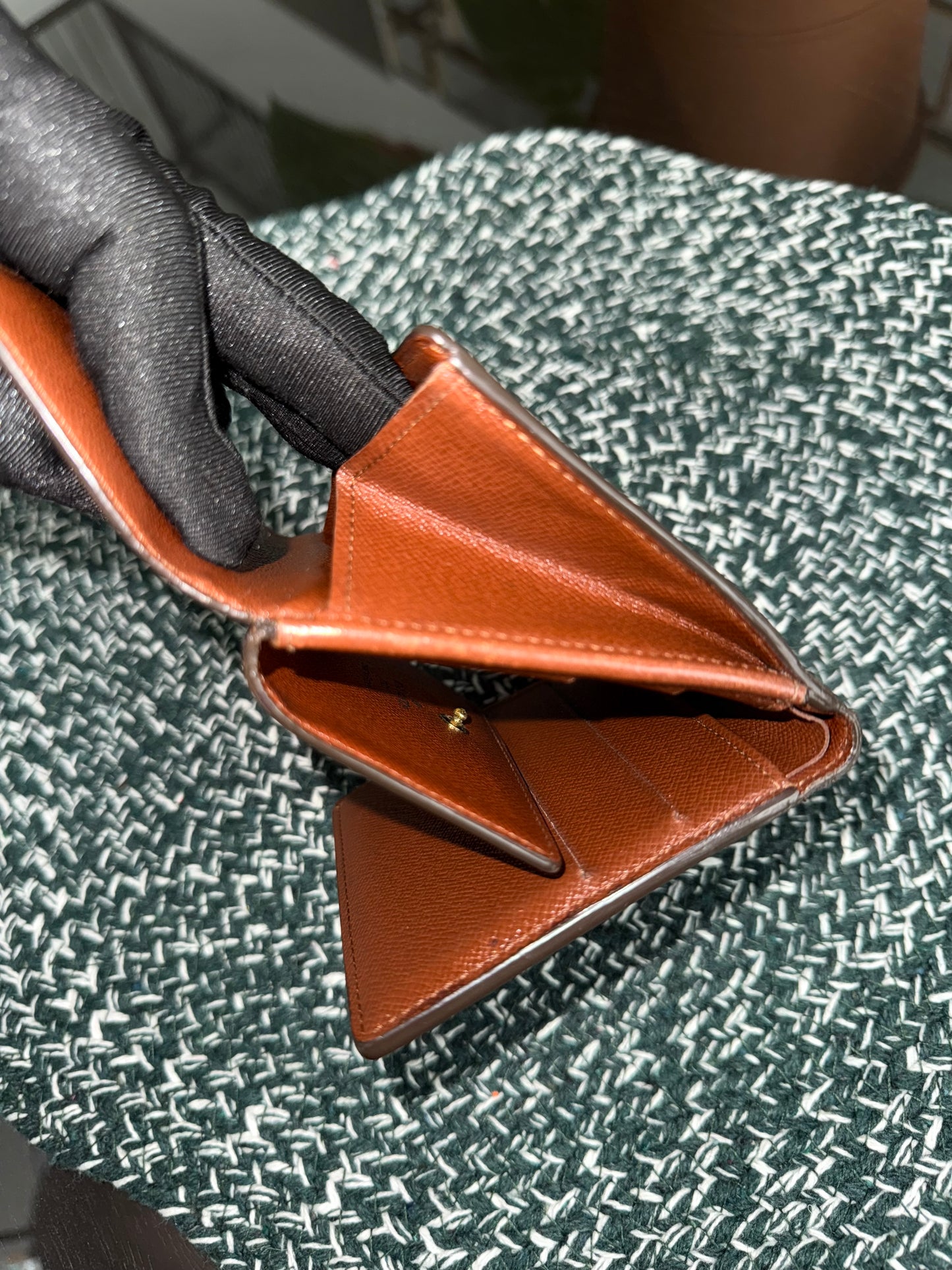 Elise Trifold Compact Wallet -๐๏ธ Year: 2001