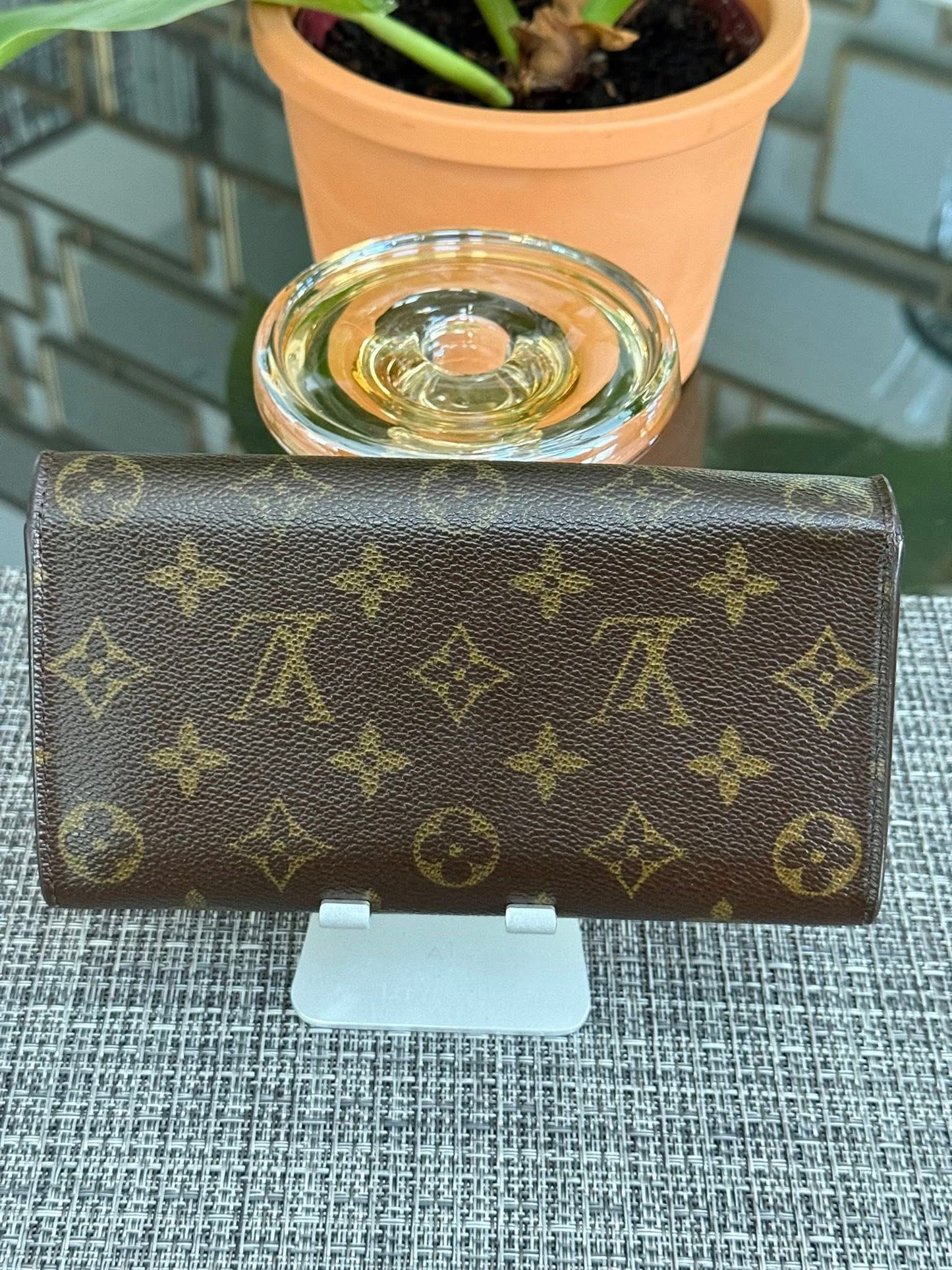 Sarah Wallet with 8 Cardholders 🗓️ Year: 2005