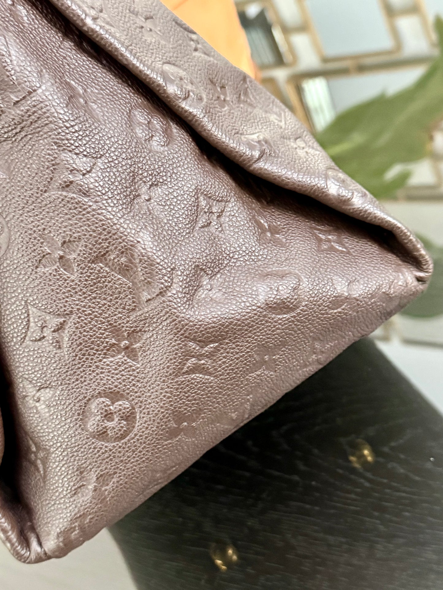 Artsy MM Empriente ( Dark Brown ) with Dustbag and Insert Organizer - ๐
Year: 2012
