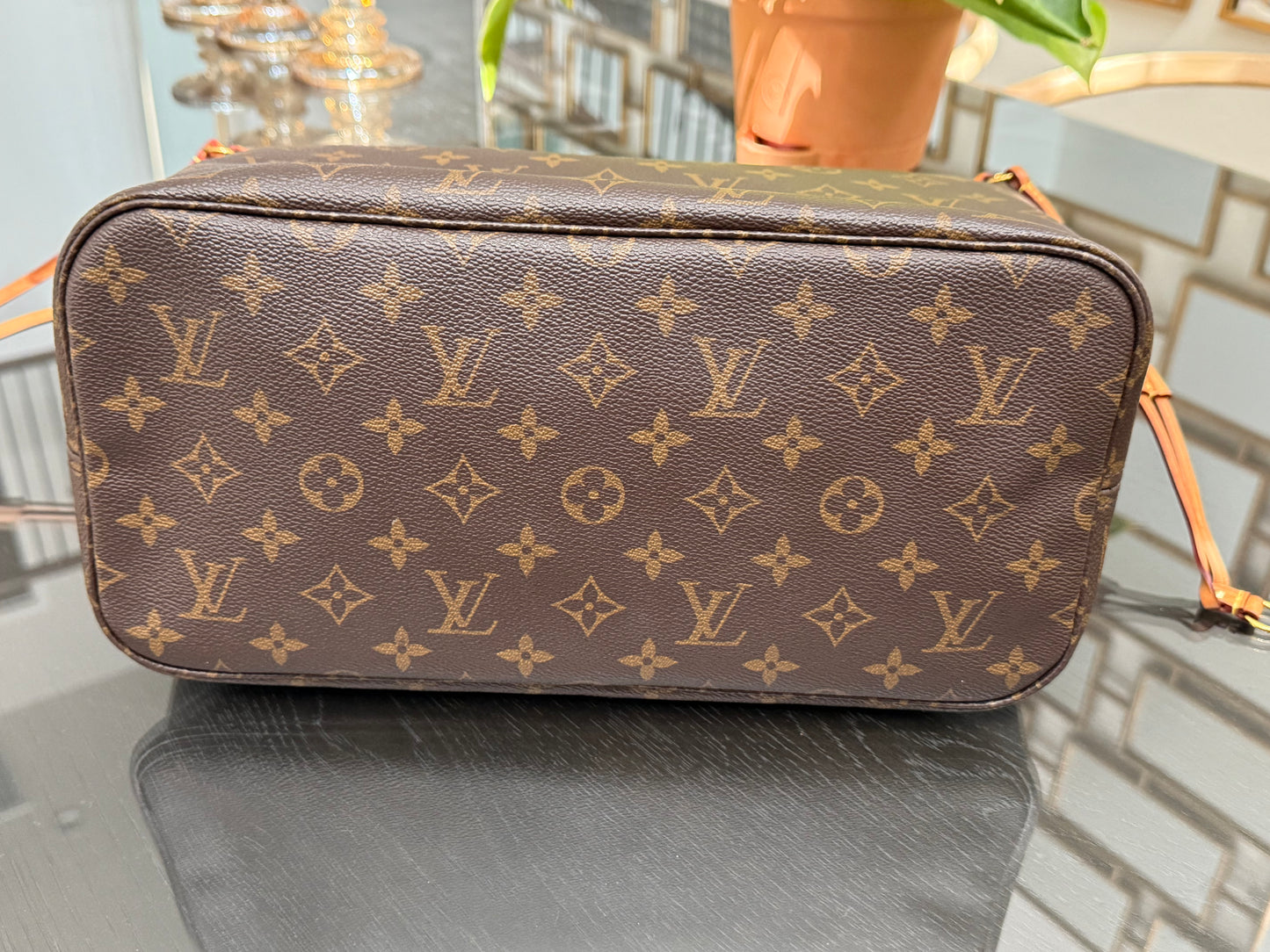 Neverfull MM with Dustbag ๐
Year: 2016
