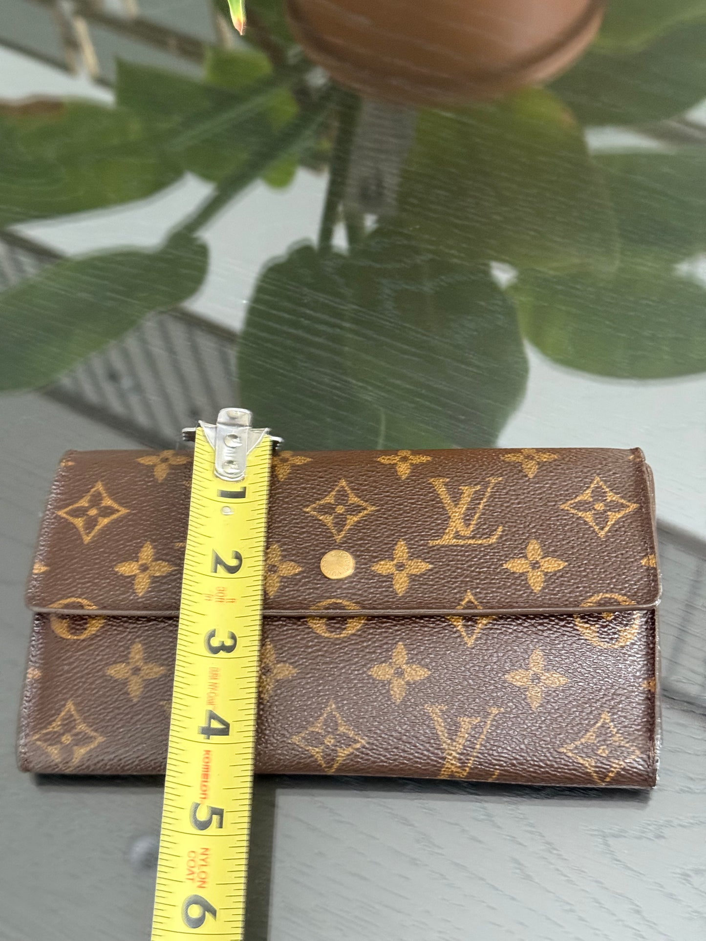 International Wallet in Monogram 🗓️ Year: 2001